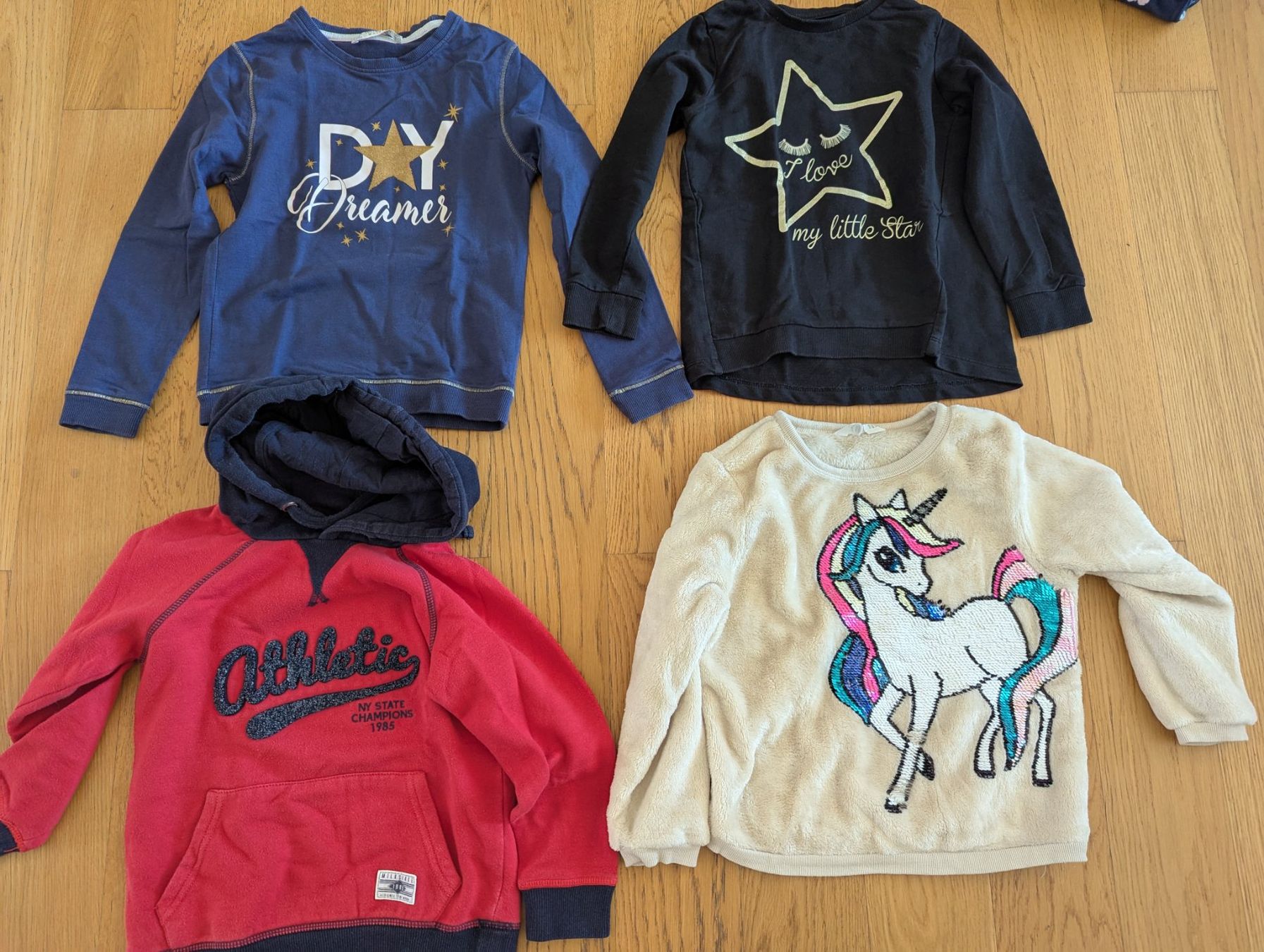 Maglioni & Felpe: Pullover Paket (10) Grösse 110 - 116 – Usato da Wallisellen venduto da Taurusit 1