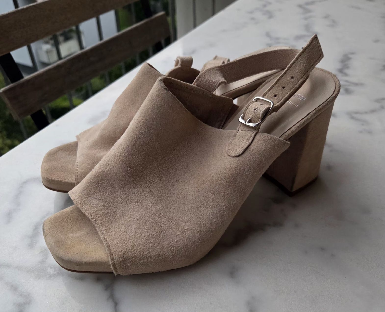 Scarpe da donna: Echtleder Sandalen mit Absatz – Nuovo (secondo la descrizione) da Spreitenbach venduto da sar_pzg6