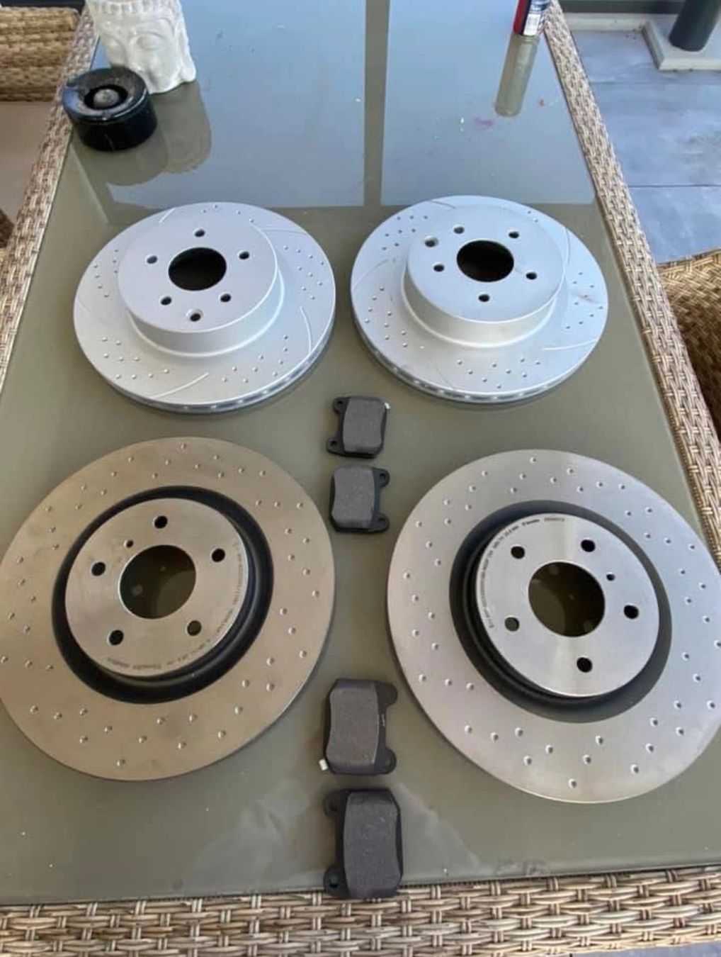 Brembo Tutti pezzi di ricambio auto: Disques de freins + plaquettes – Nuovo e nell'imballaggio originale da Vuadens venduto da vin_p8k5