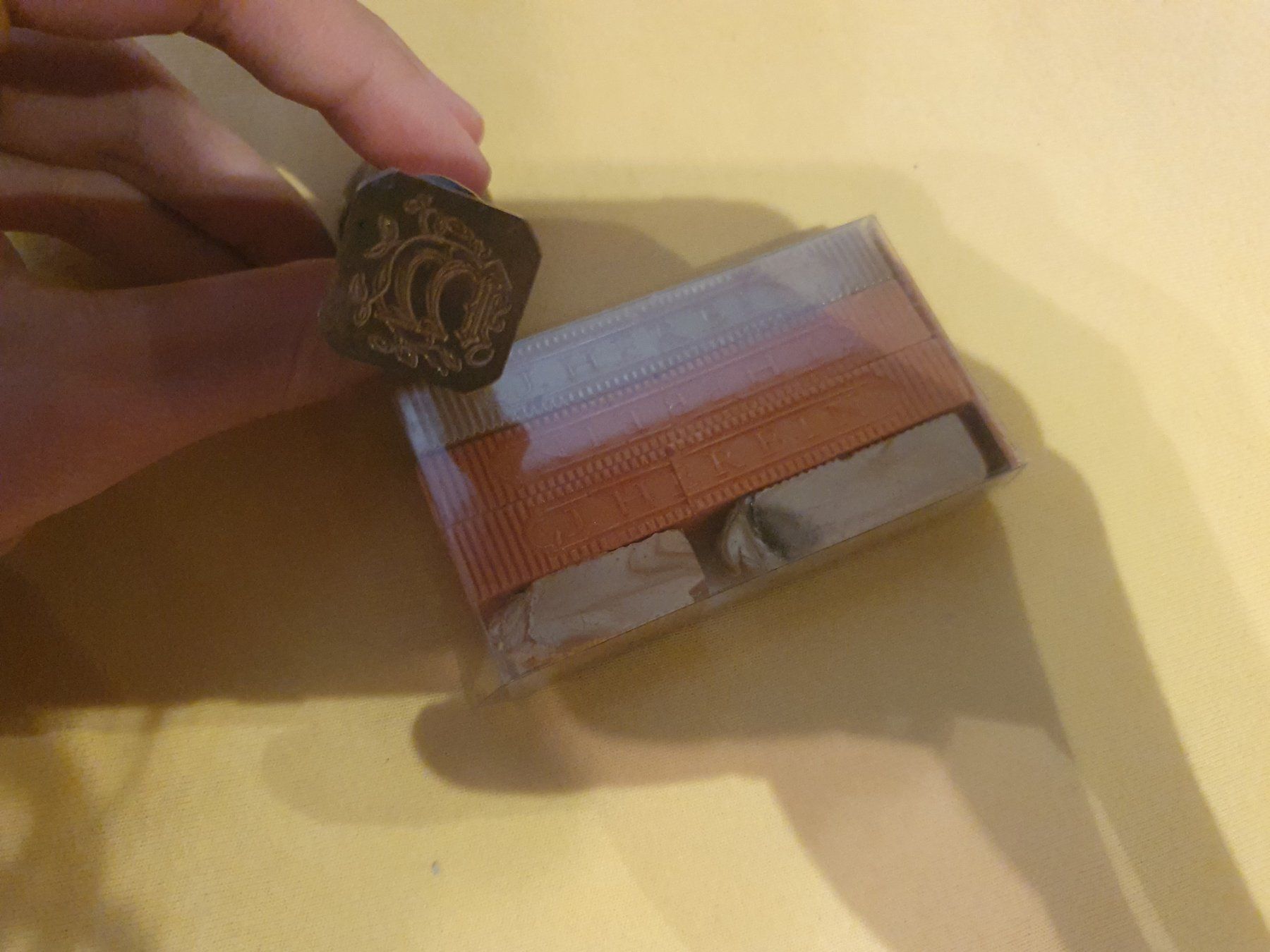 Timbri: Cire d'abeille et tampon M - cachet – Usato da Bernex venduto da Mardone 1