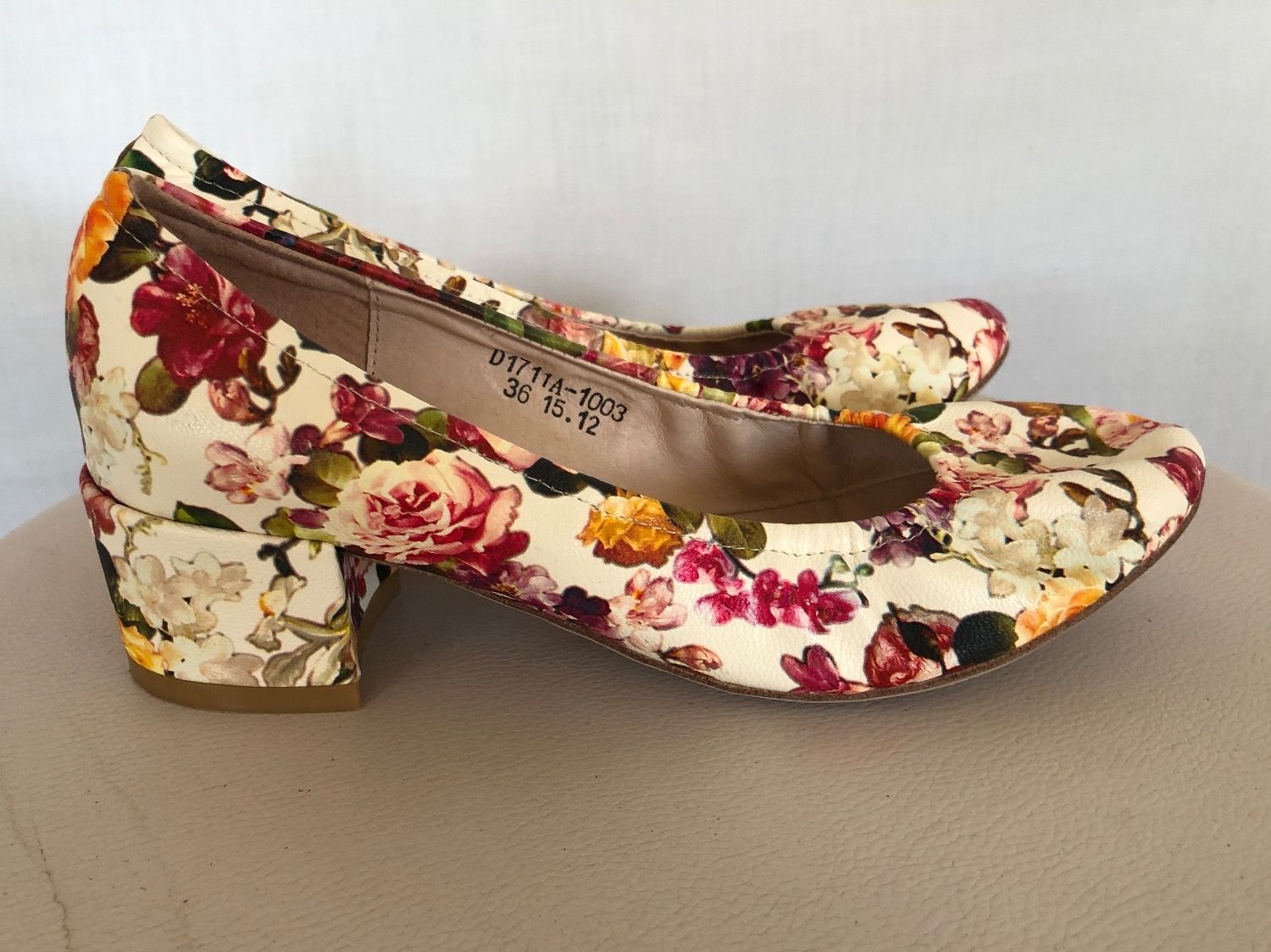 Damenschuhe: Escarpins fleuris Couleur Pourpre taille 36 comme neufs – Neu (gemäss Beschreibung) aus Coppet von Vanessamode 3