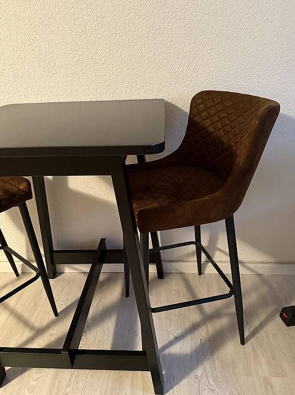 Ikea Set di tavolo e panche: Bartisch mit zwei gepolsterten Barstühlen – Usato da Oberglatt ZH venduto da lil_68sy 2