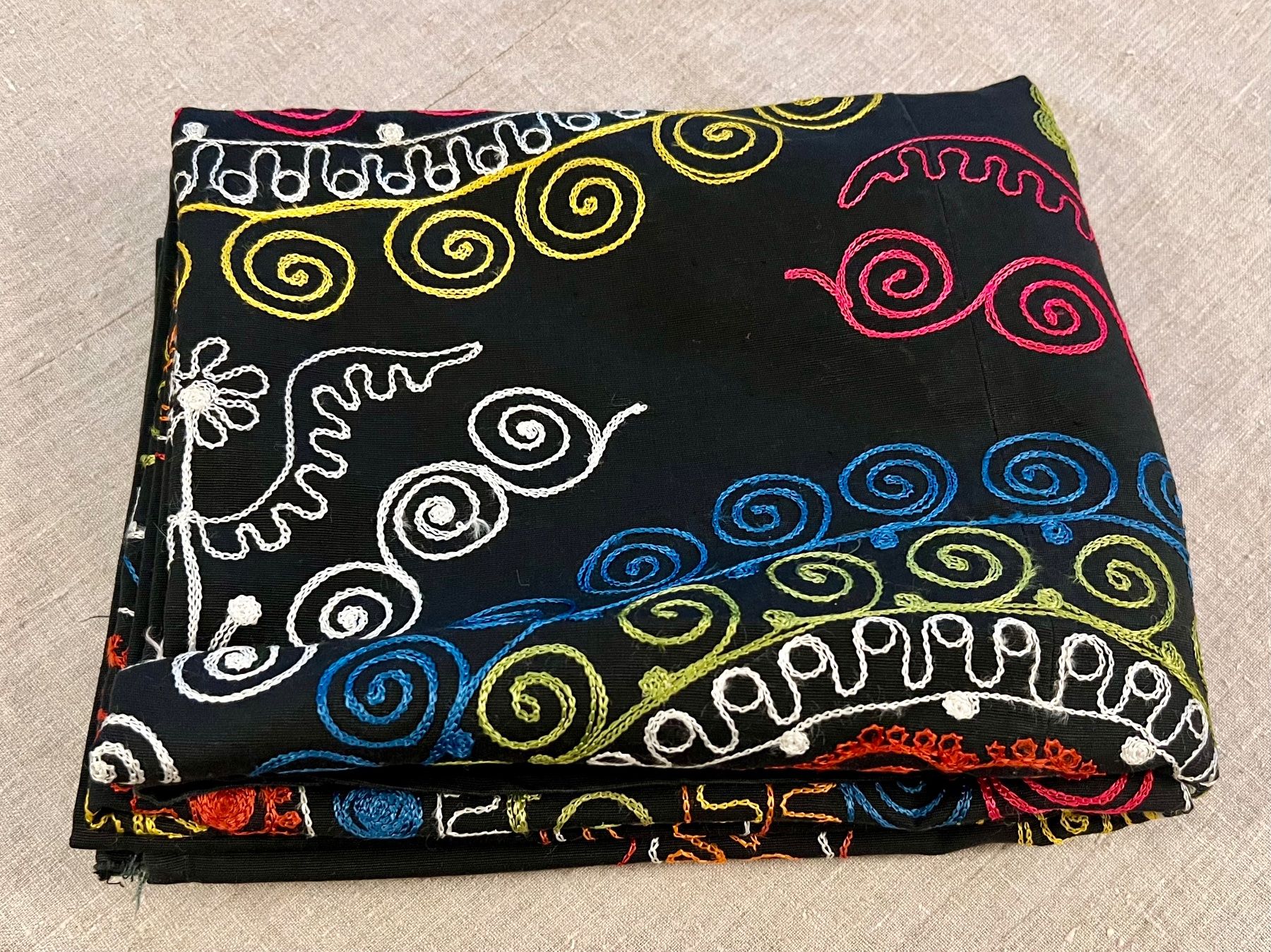 Stoffe: Nappe ou tenture, coton brodé, Inde-Pakistan – Gebraucht aus Genève von DELIRBEADS 8
