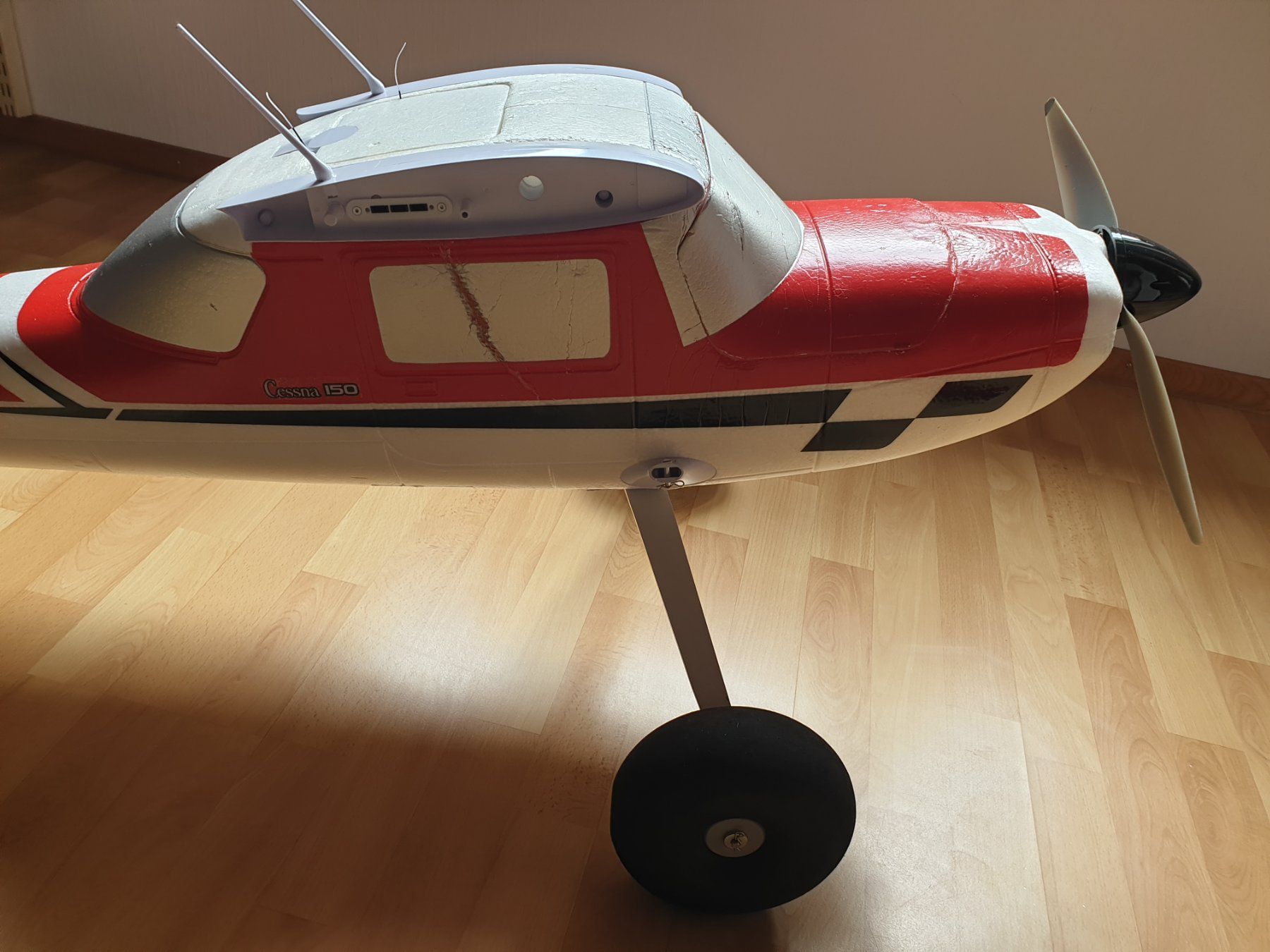 E-Flite RC Kits de montage: E-Flite Cessna 150 – D'occasion à Ersigen par Ksleepyhollow 1