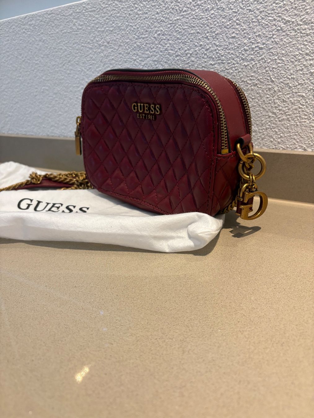 Guess Sacs femmes: Guess Umhängetasche – Neuf avec emballage d'origine à Dietwil par kar_b29h 1