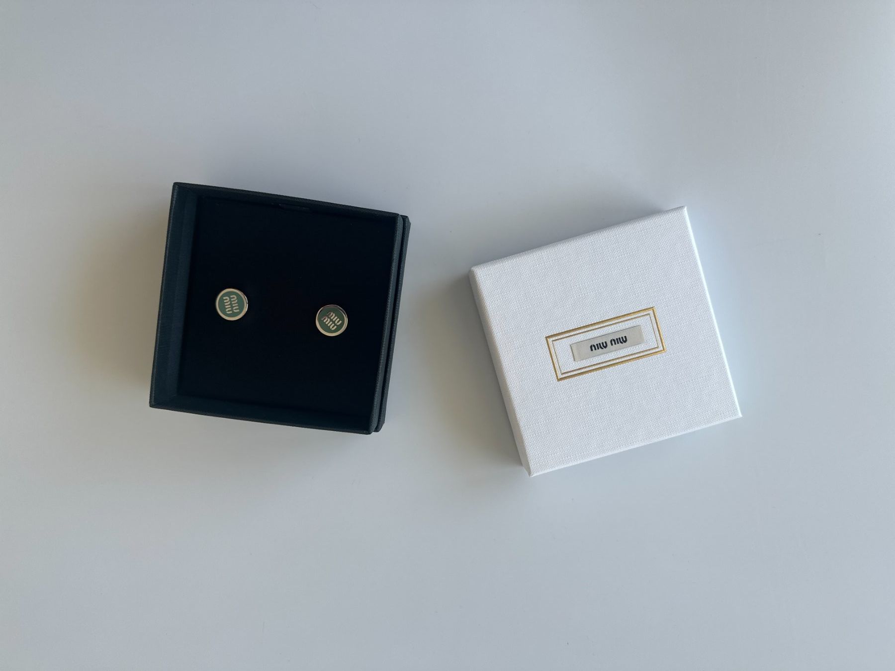 Miu Miu Orecchini pendenti & Orecchini a lobo: New earrings Miu Miu – Nuovo e nell'imballaggio originale da Lugano venduto da juledo