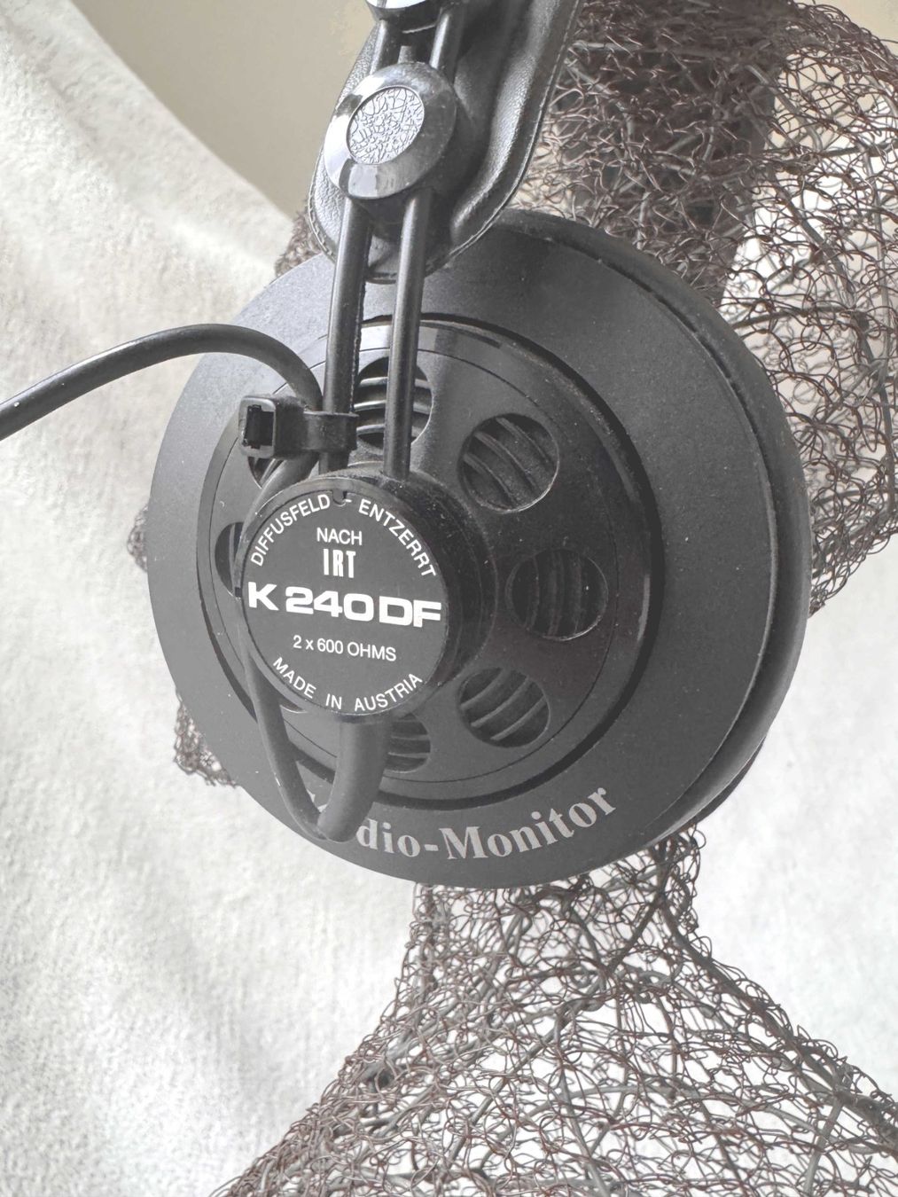 Akg Cuffie: AKG K240DF Headphone Kopfhörer diffusfeld entzerrt 600ohm – Usato da Zürich venduto da Malco0
