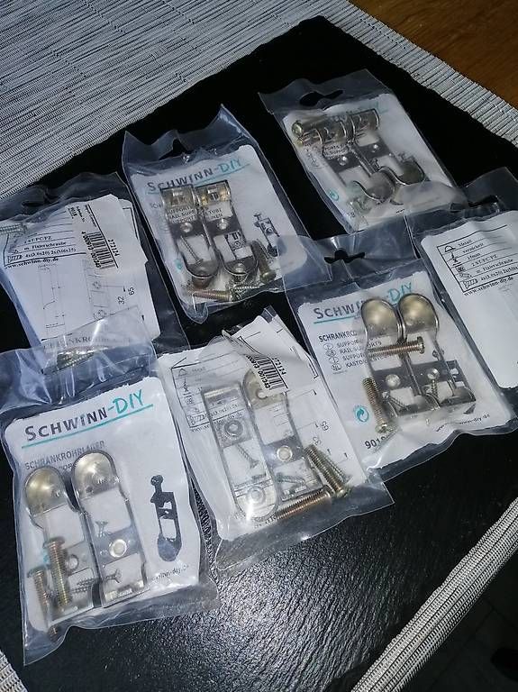Supporti a parete: 7 Schrankstangen Halter – Usato da Bellikon venduto da Anithom 1
