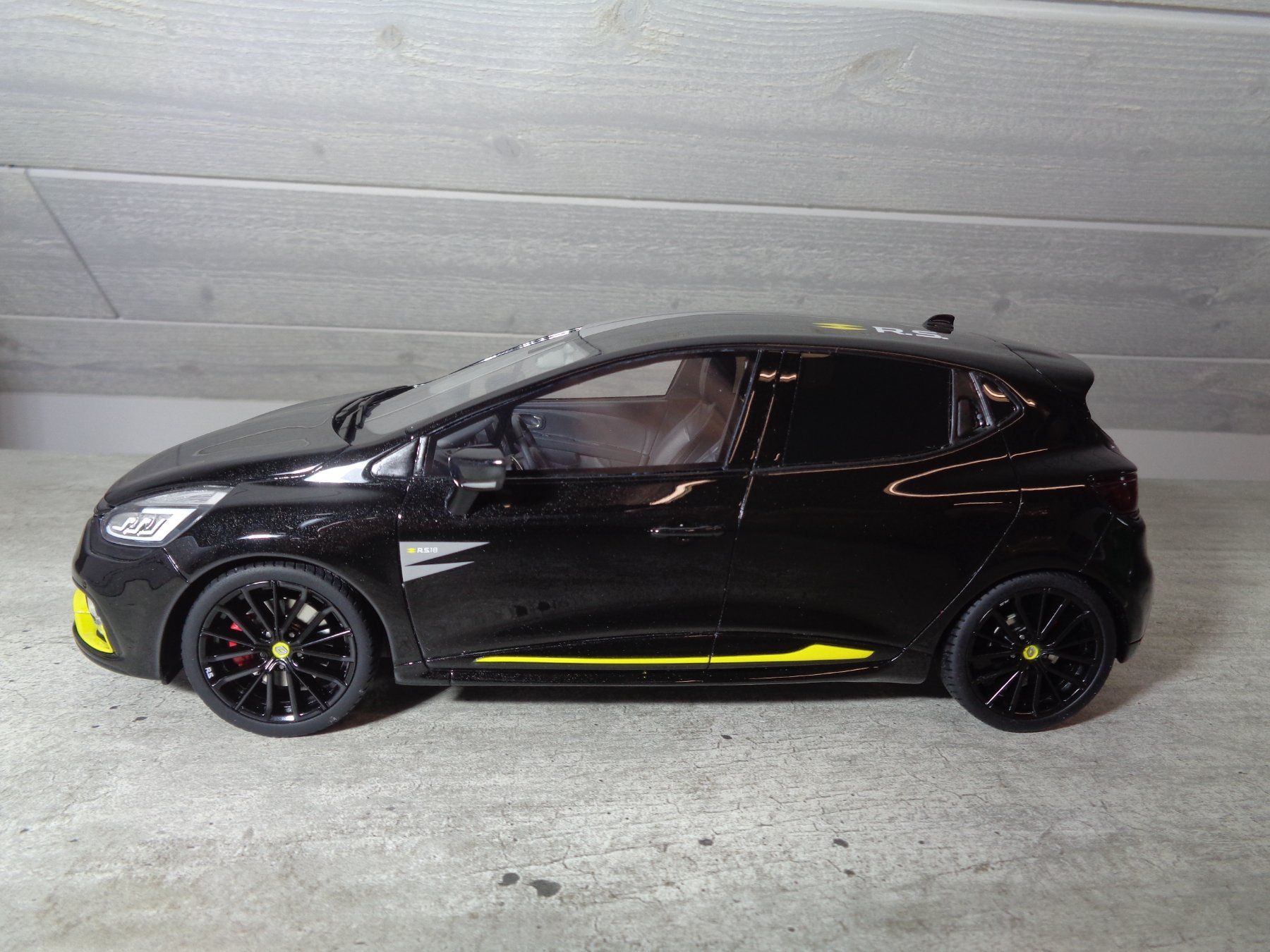 Renault Voitures modèles: OttOmobile 1:18 Renault Clio 4 R.S. 2018 – Neuf avec emballage d'origine à Reconvilier par rallycar 1