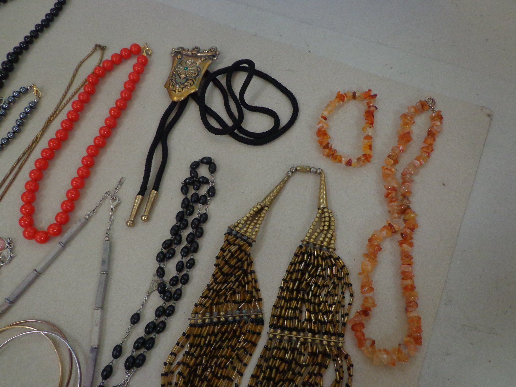 Altri gioielli: 1 Posten Modeschmuck + 2 Modeuhren ab 1.- – Usato da Zofingen venduto da schmidi67 2