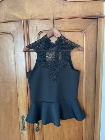 Elegantes schwarzes Oberteil mit Spitze & Schleife Gr. S