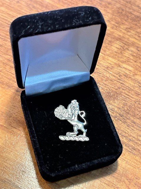 Broschen & Nadeln: +  PiN  + – Gebraucht aus Winkel von zeho 4