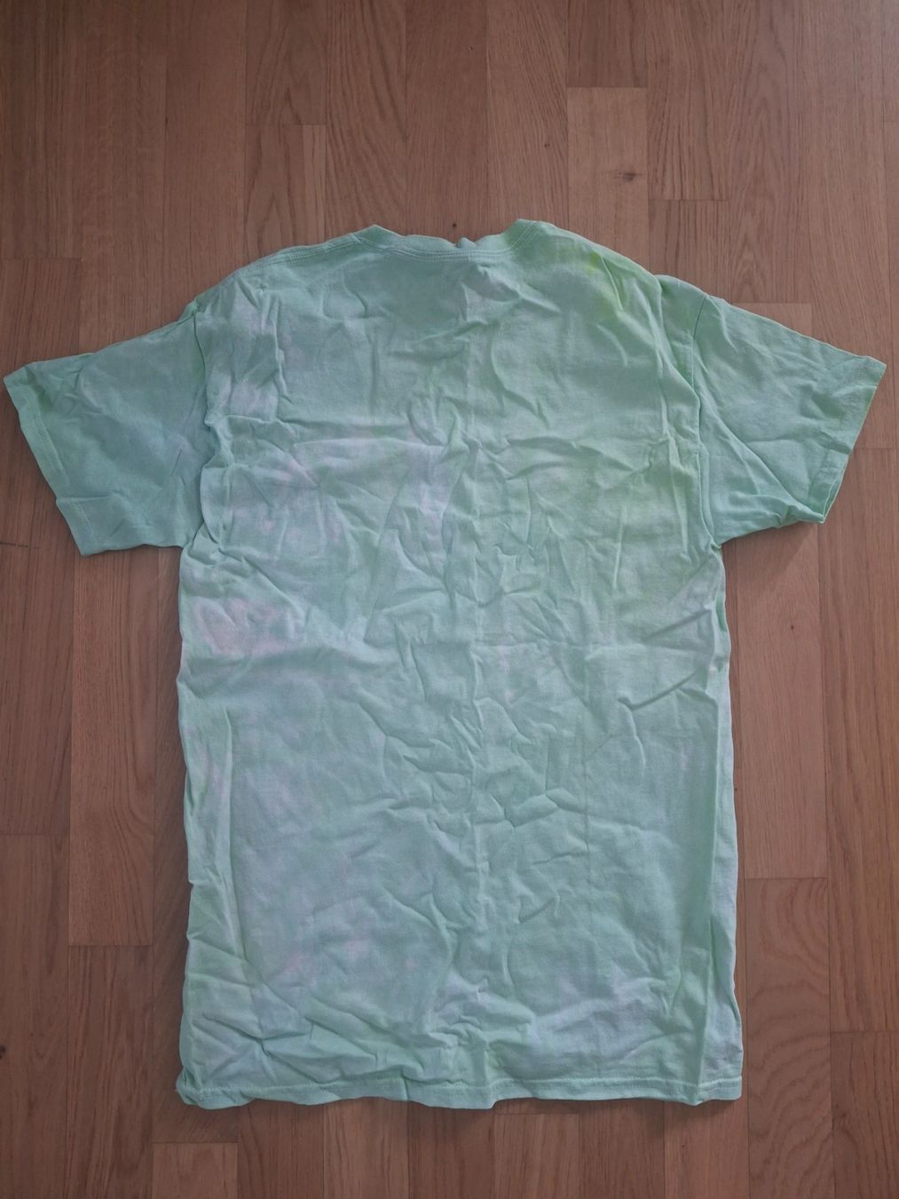 T-shirt: Batik T-Shirt – Usato da Luzern venduto da gab_726g 1