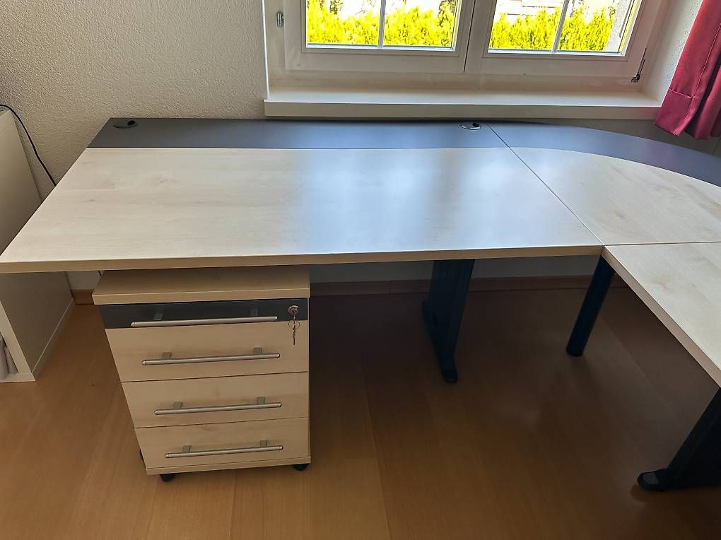 Bureaux: Eckpult Pfister – D'occasion à Unterentfelden par reg_b7p9 1