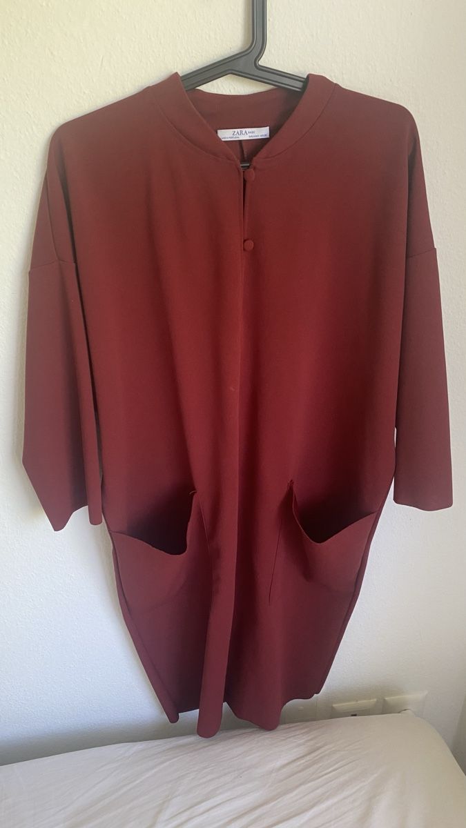 Zara Robes: Robe Zara bordeaux, Taille M – D'occasion à Biel/Bienne par ana_2427
