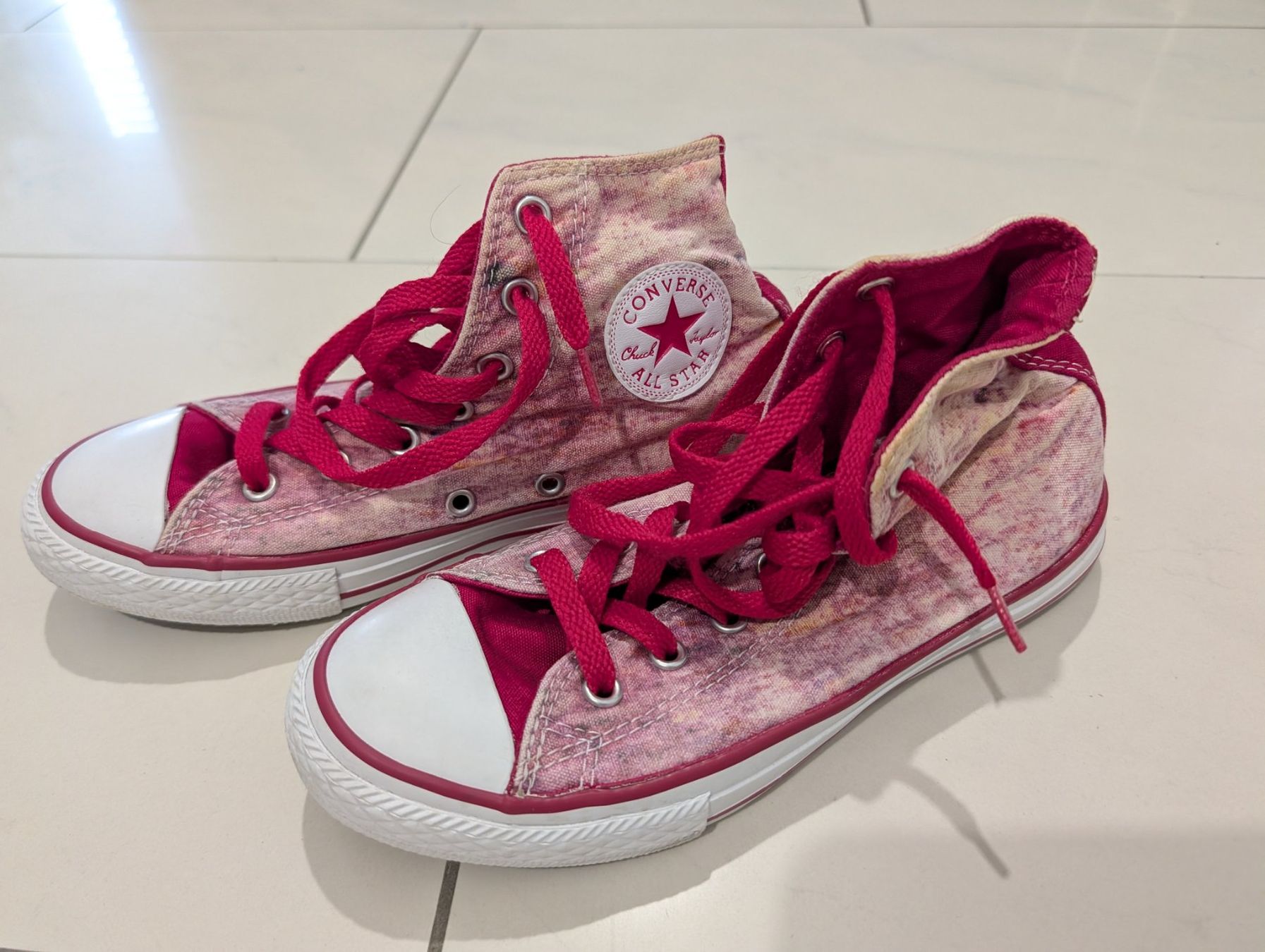 Converse Schuhe für Mädchen: Converse Gr. 34 – Gebraucht aus Zürich von es8046