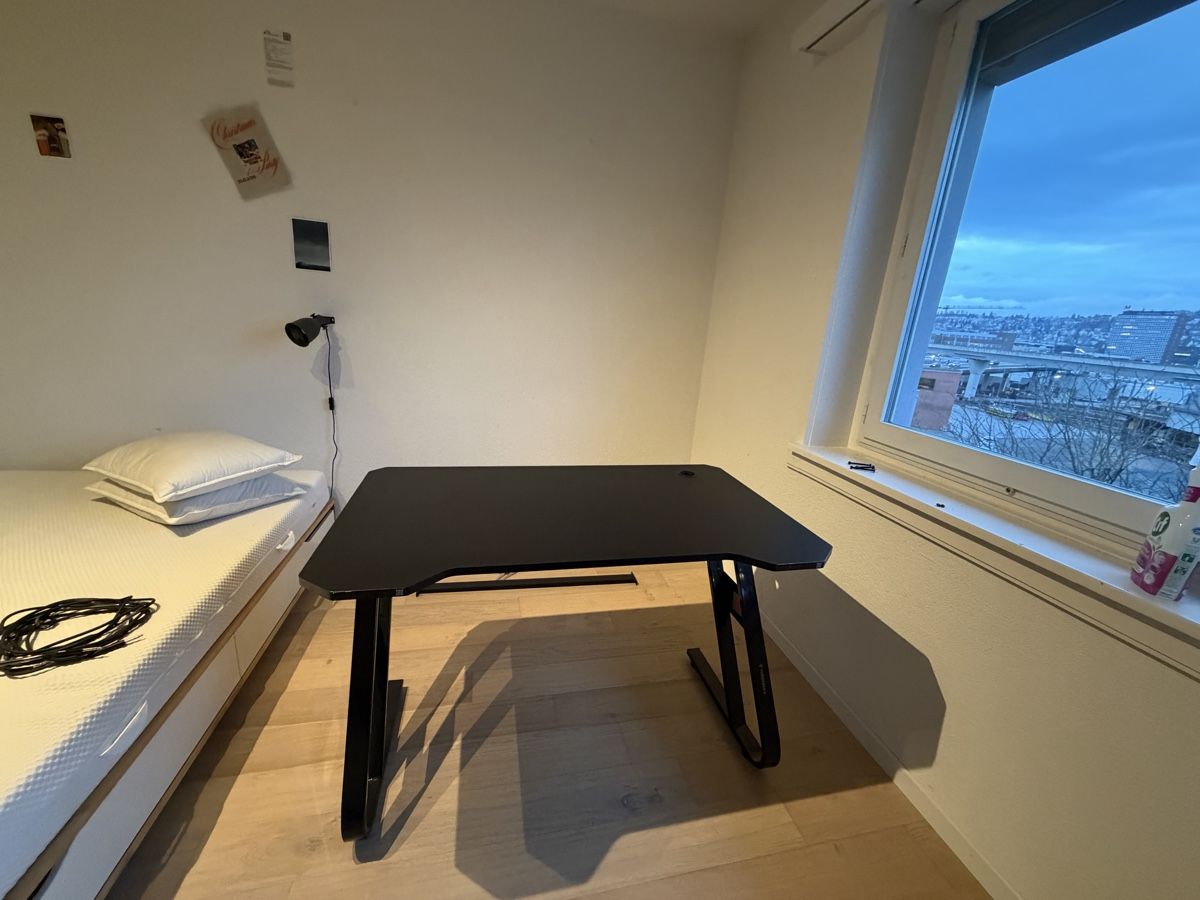 Bureaux: Scrivania – D'occasion à Zürich par ang_9swk 5