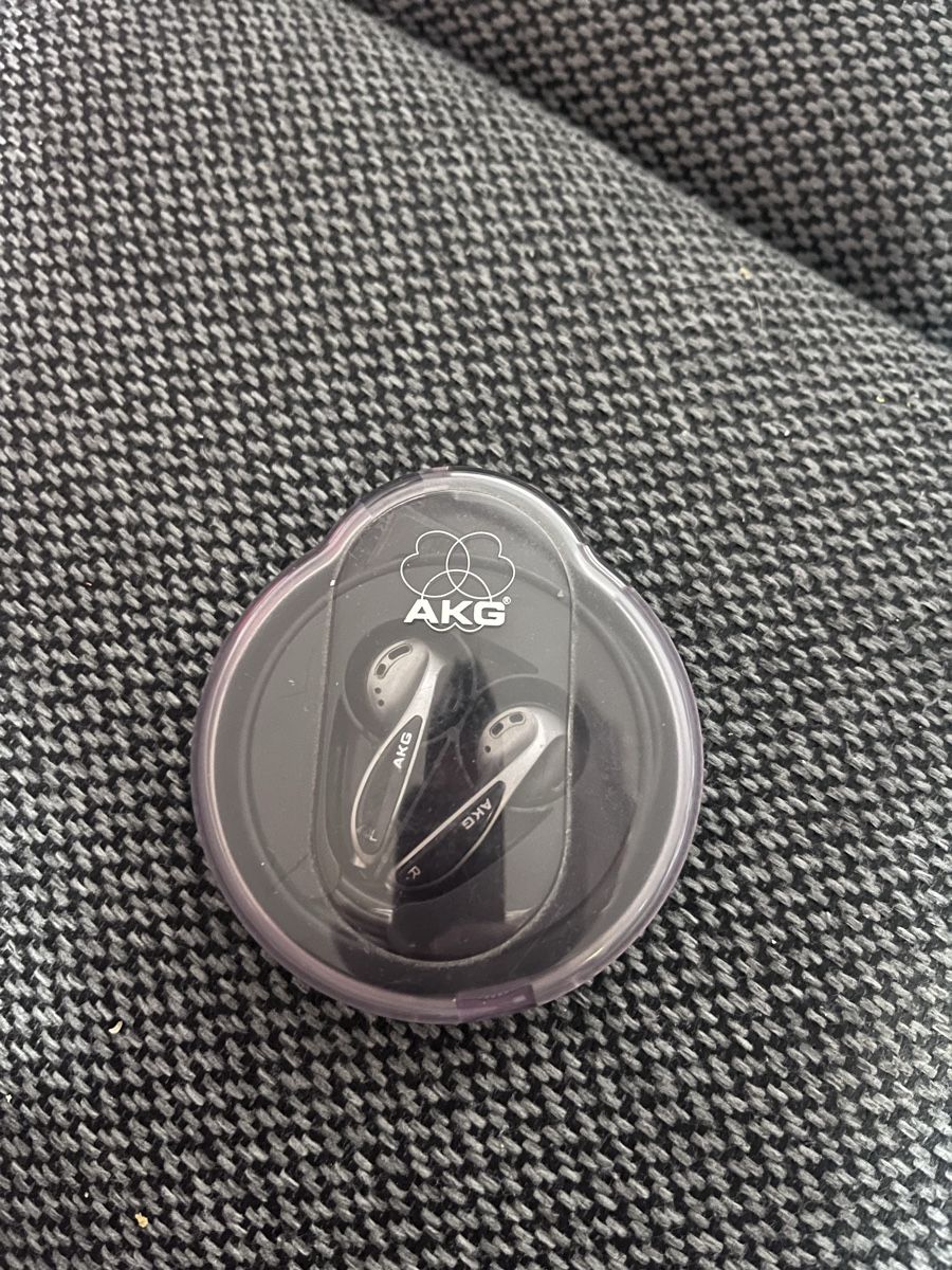 Akg Casques audio: Earphones with case – Neuf (Voir description) à Zürich par cls_jgc7