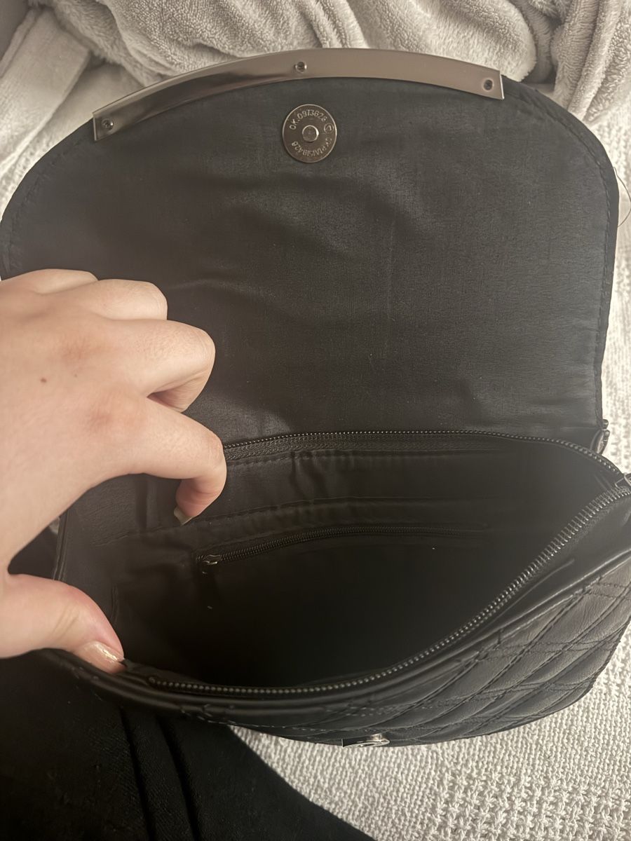 Borse da donna: Schwarze Umhängetasche – Nuovo (secondo la descrizione) da Pfäffikon ZH venduto da Tetu.33 3