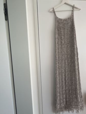 Sommerliches Strickkleid mit Fransen