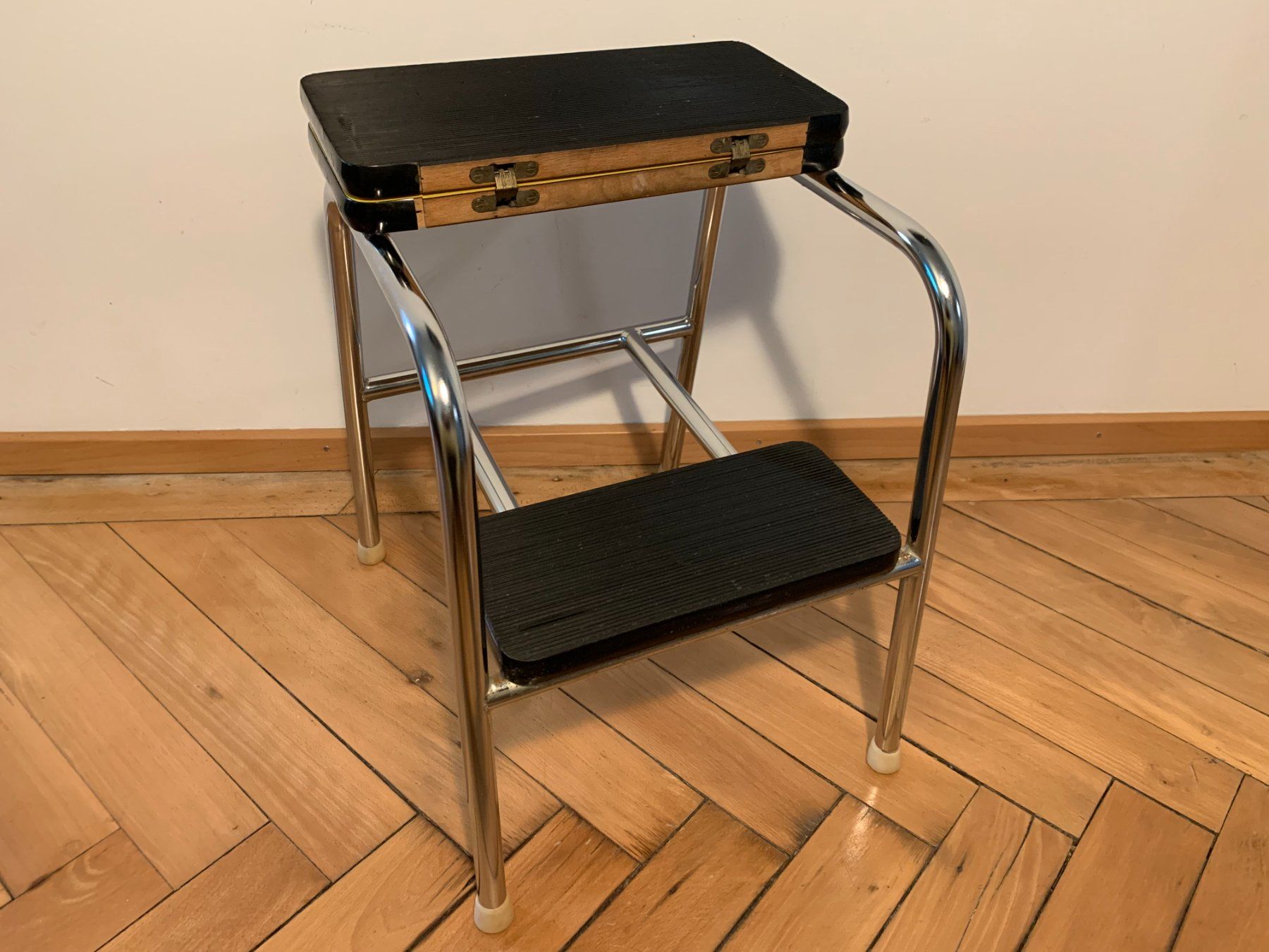 Sgabelli: Vintage Kelco/ Formica 2-Tritt Hocker/ Tabourett – Usato da Bern venduto da sxlmn 4