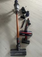 Dyson V10 Staubsauger SV12 mit viel Zubehör gebraucht