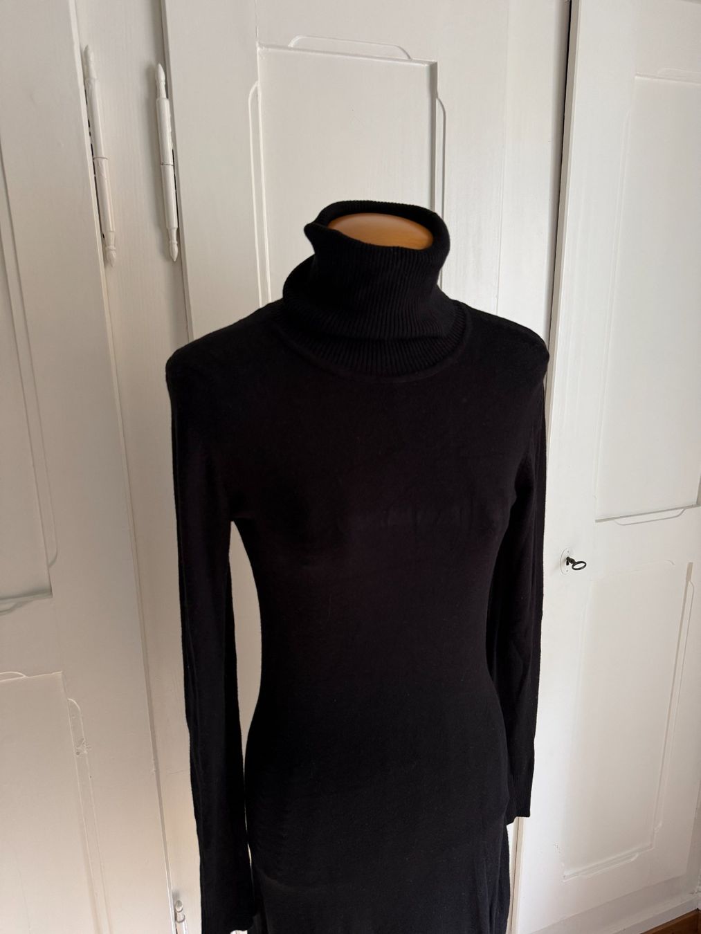 H&M Vestiti: Rollkragen Feinstrickkleid schwarz 38 – Usato da Zürich venduto da Diazaio 1