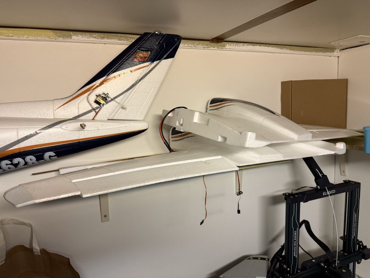 RC Modellbau: Flyfly Beechcraft Duke  – Neu (gemäss Beschreibung) aus Beromünster von cfr_777l 1