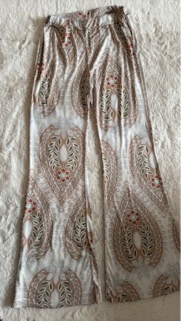 Leichte Sommerhose mit Paisley Muster, Grösse M/L