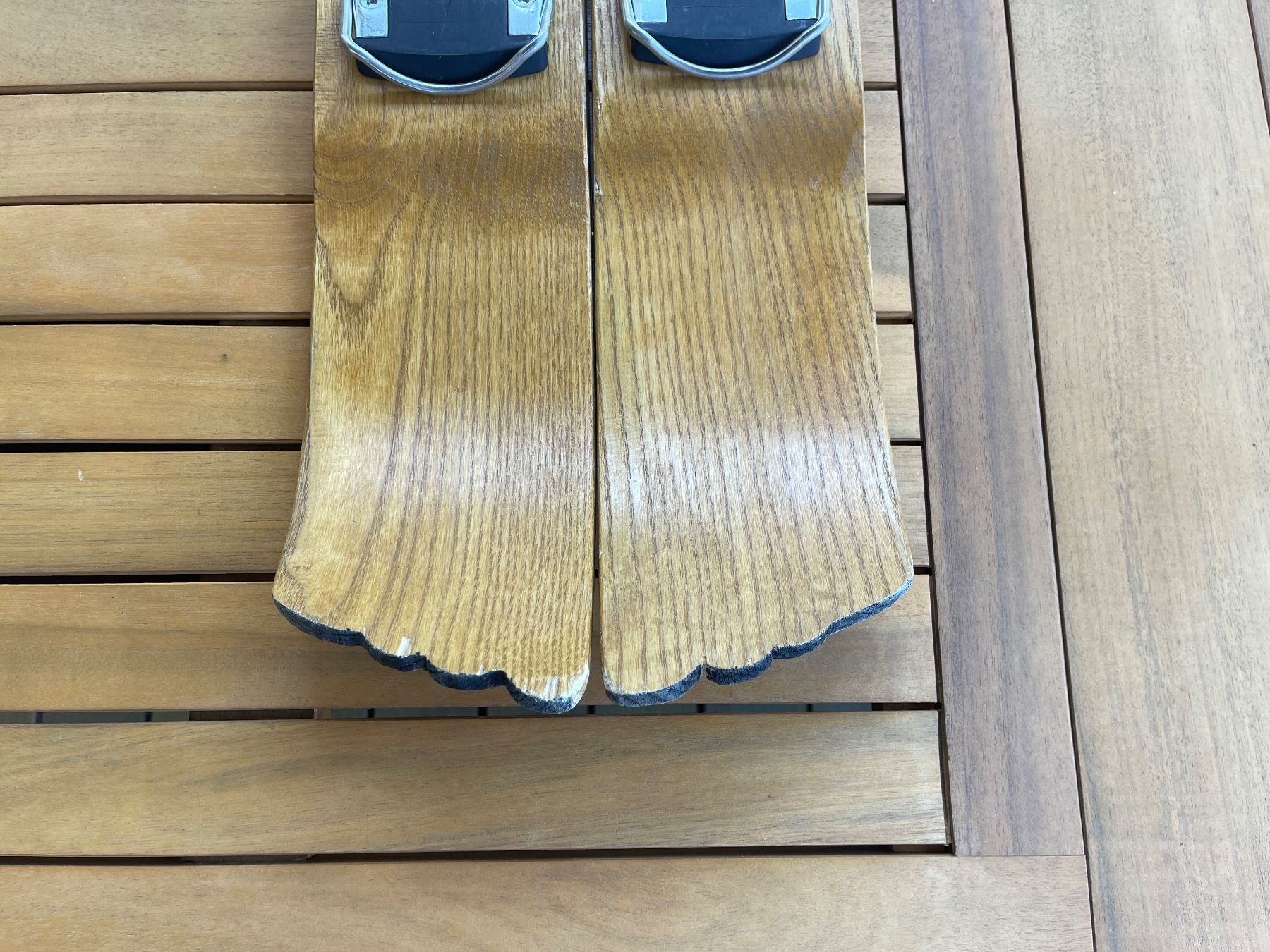 Skis: Holzski mit Bindung – D'occasion à Turbenthal par mmtuescher 2