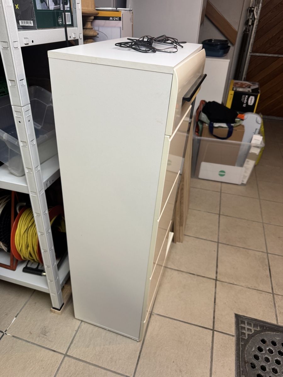 Ikea Vitrines: Weisse Vitrine – D'occasion à Altendorf par gianni2109 3