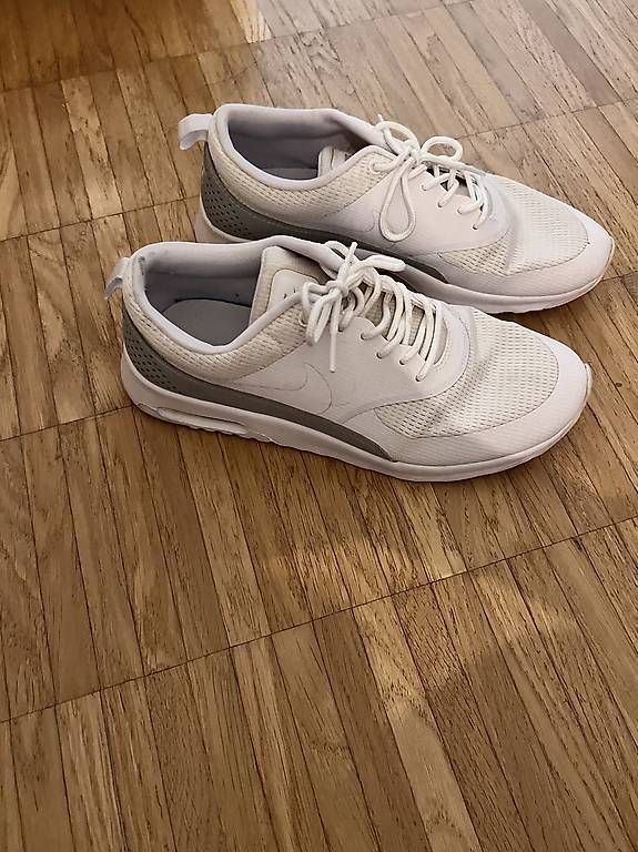 Chaussures femmes: Nike Schuhe Gr. 40.5 – D'occasion à Luzern par CooperX