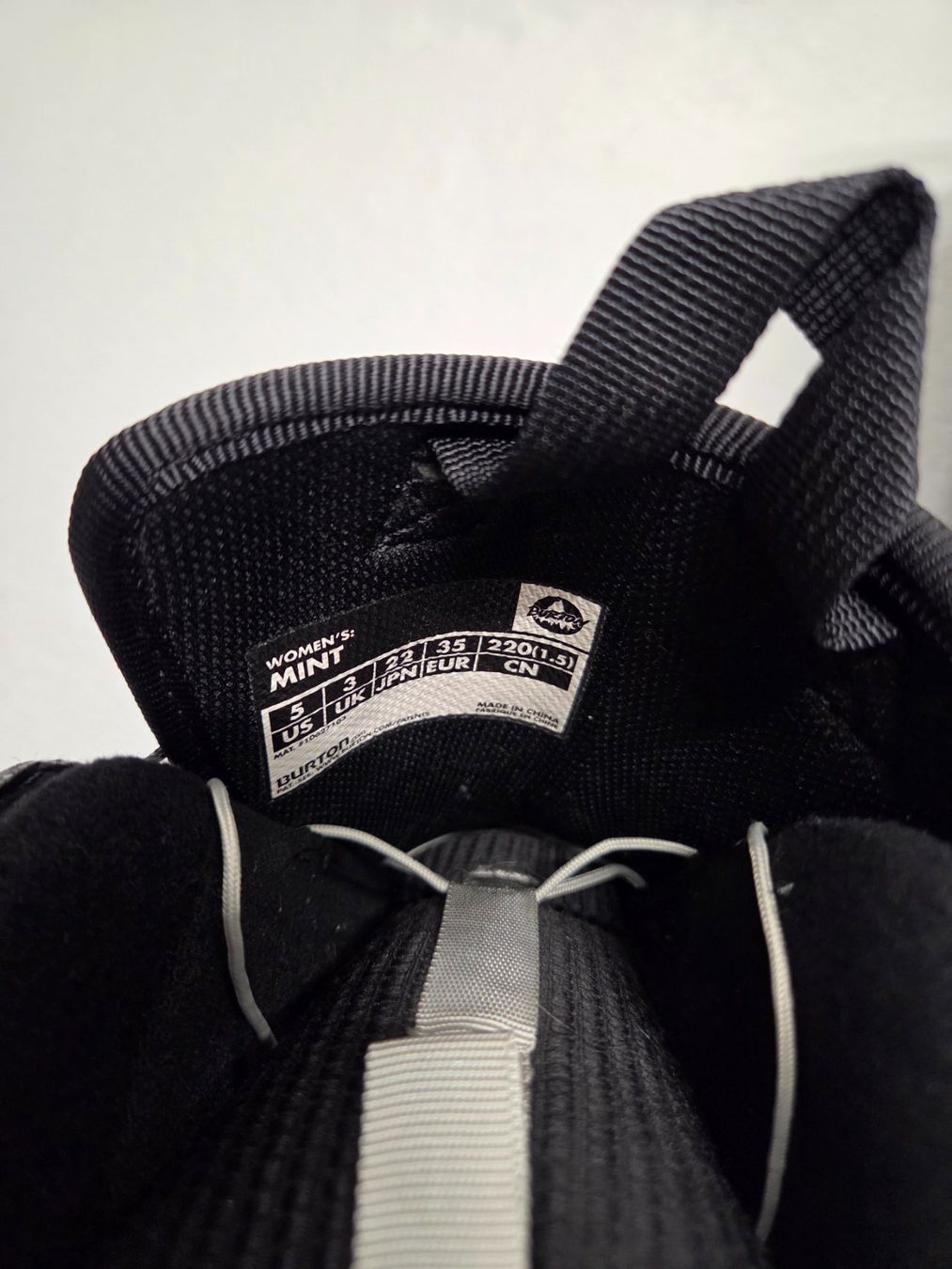 Burton Scarpe per ragazzi: Snowboardschuhe Burton Grösse 35 – Usato da Lampenberg venduto da NicoleHunziker 3