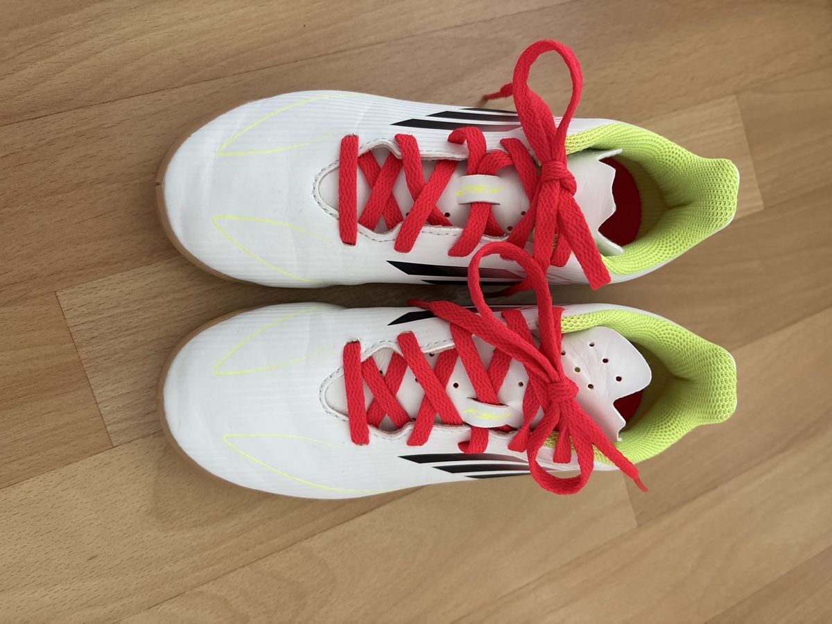 Adidas Scarpe per ragazzi: Adidas F50 Hallenschuh 32 – Nuovo (secondo la descrizione) da Schliern b. Köniz venduto da Giulae
