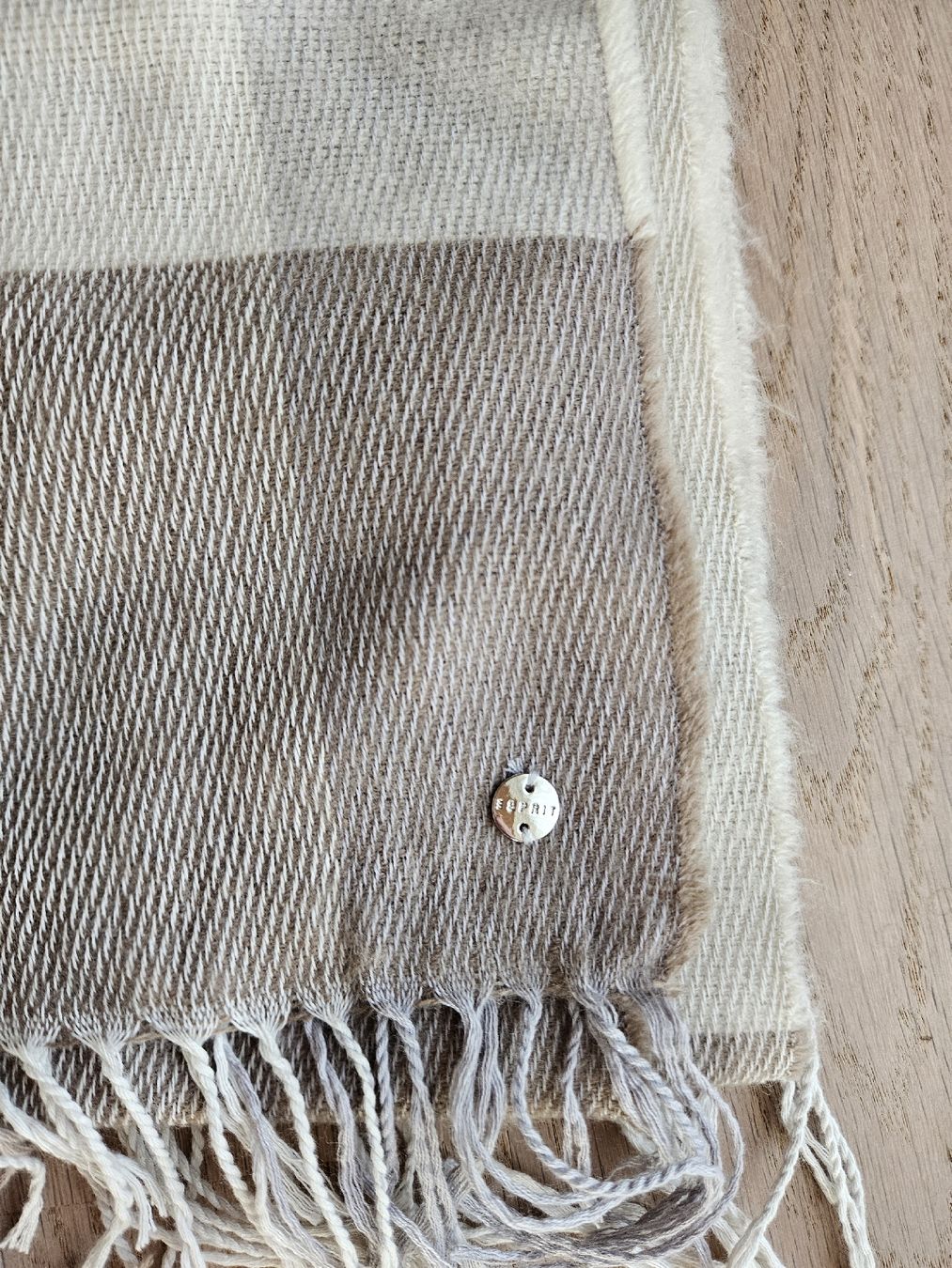 Esprit Foulards, Tücher & Schals: Schal kariert – Gebraucht aus Effretikon von Shopmycloset8 1