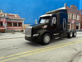NEU Peterbilt 579 Sleeper HO Logistics Replicas USA H0 1/87