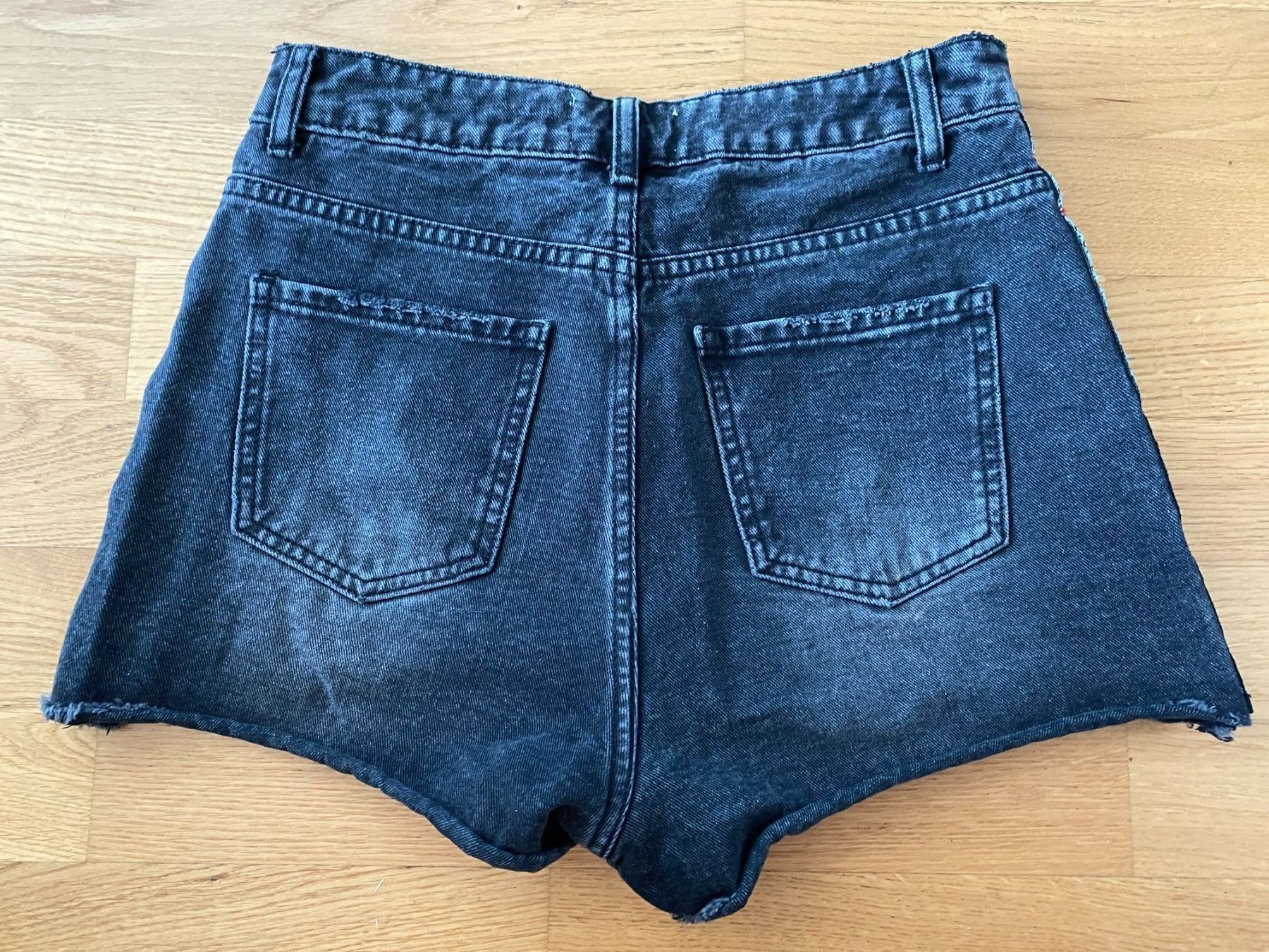 Jeans: Jean Short Damen GM38 Höhe Taille – Usato da Duebendorf venduto da Alexandertreyer 1