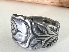 Vintage Rosen Ring Blattornamente Stahl geschwärzt – Unikat
