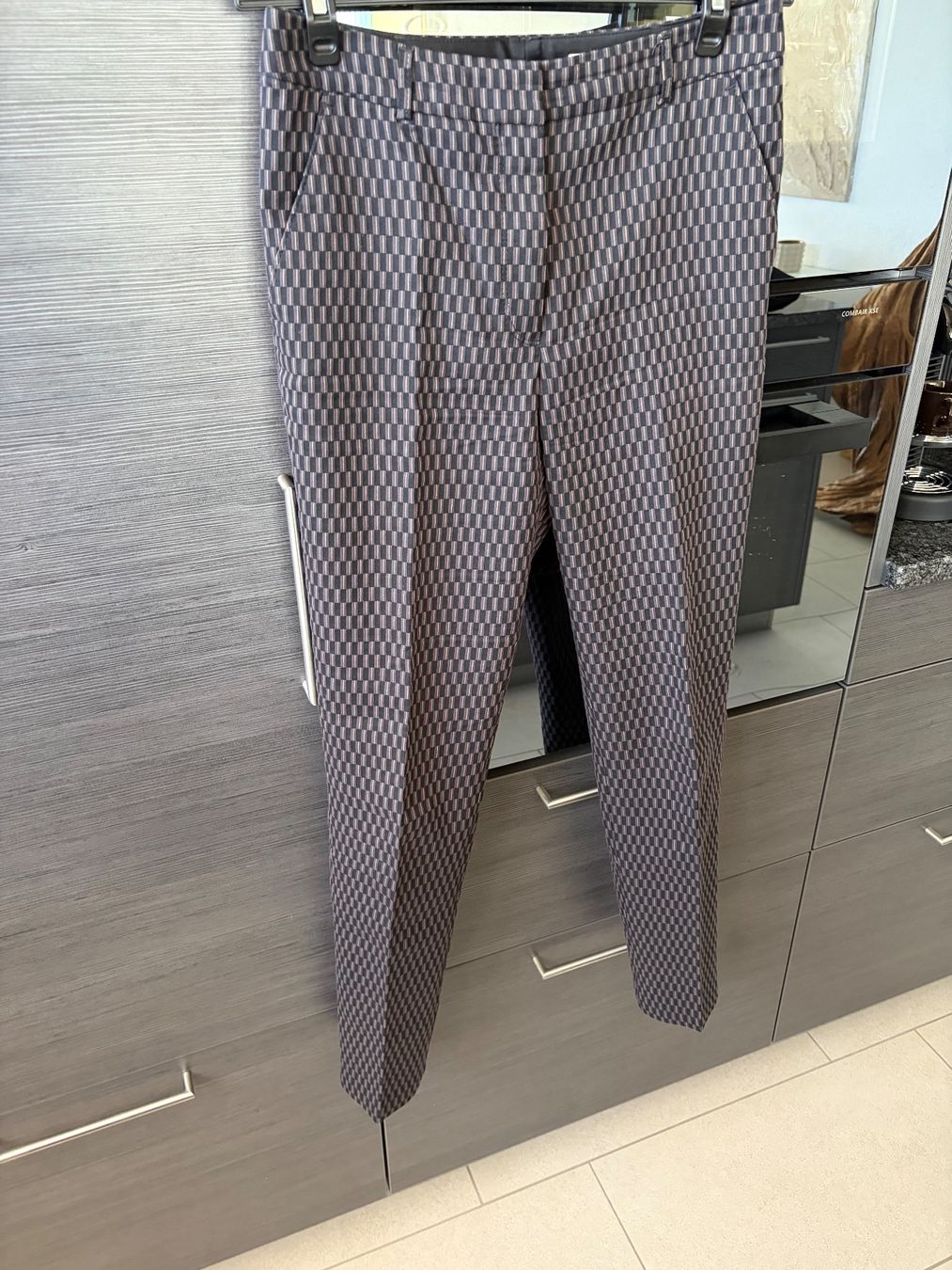 Hugo Boss Pantaloni: HUGO BOSS Hose Gr. 36 Jacquard Muster Anthrazit Rosé – Nuovo (secondo la descrizione) da Wallisellen venduto da Lan_82sz 1