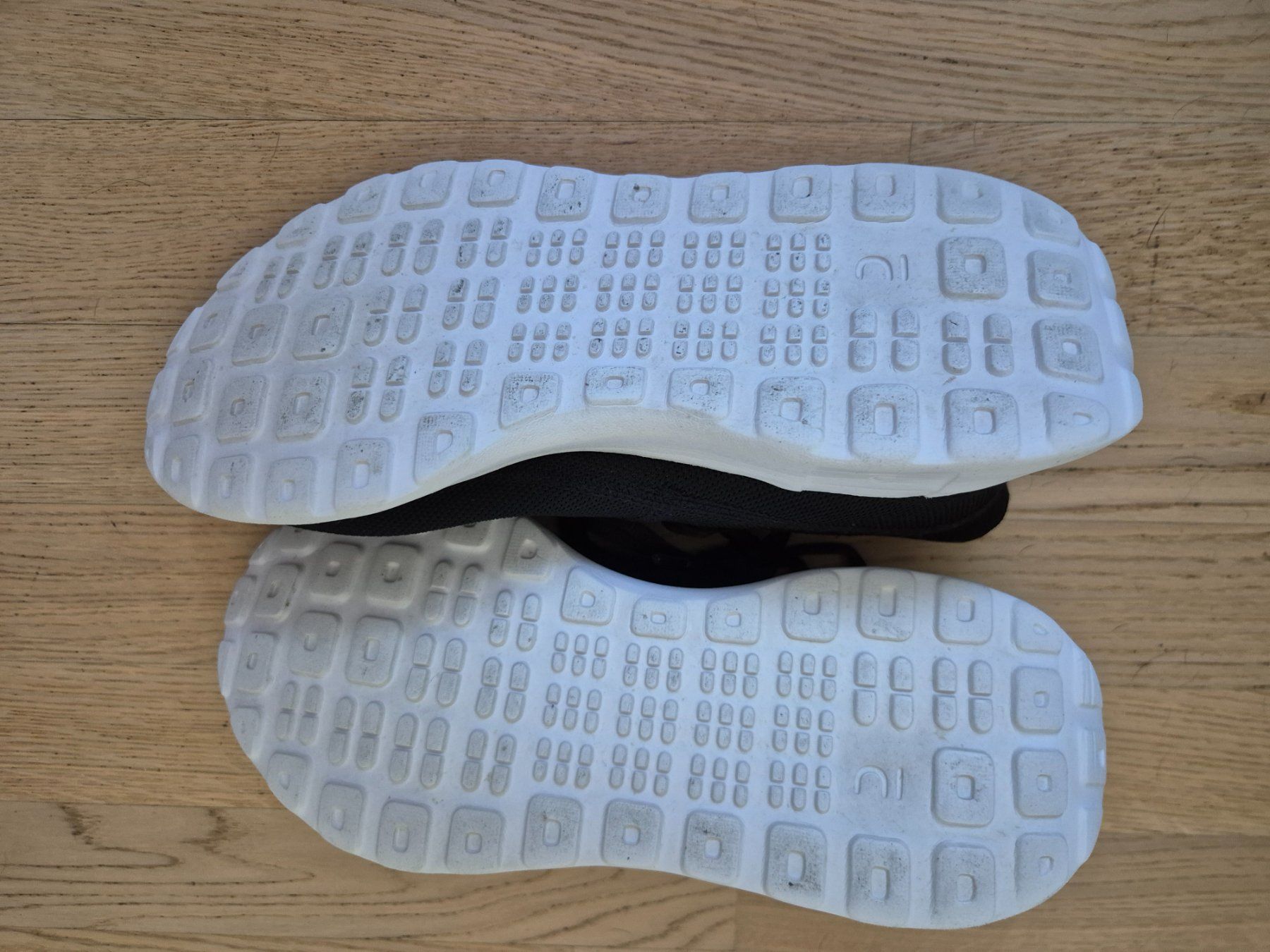 Scarpe da uomo: Turnschuhe Schwarz Gr.42 – Usato da Stäfa venduto da Arjen2011 2