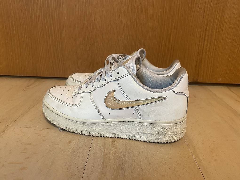 Nike Damenschuhe: Beige Glitzer AF1 Air Force EU 39 – Gebraucht aus Spreitenbach von captaincrunch