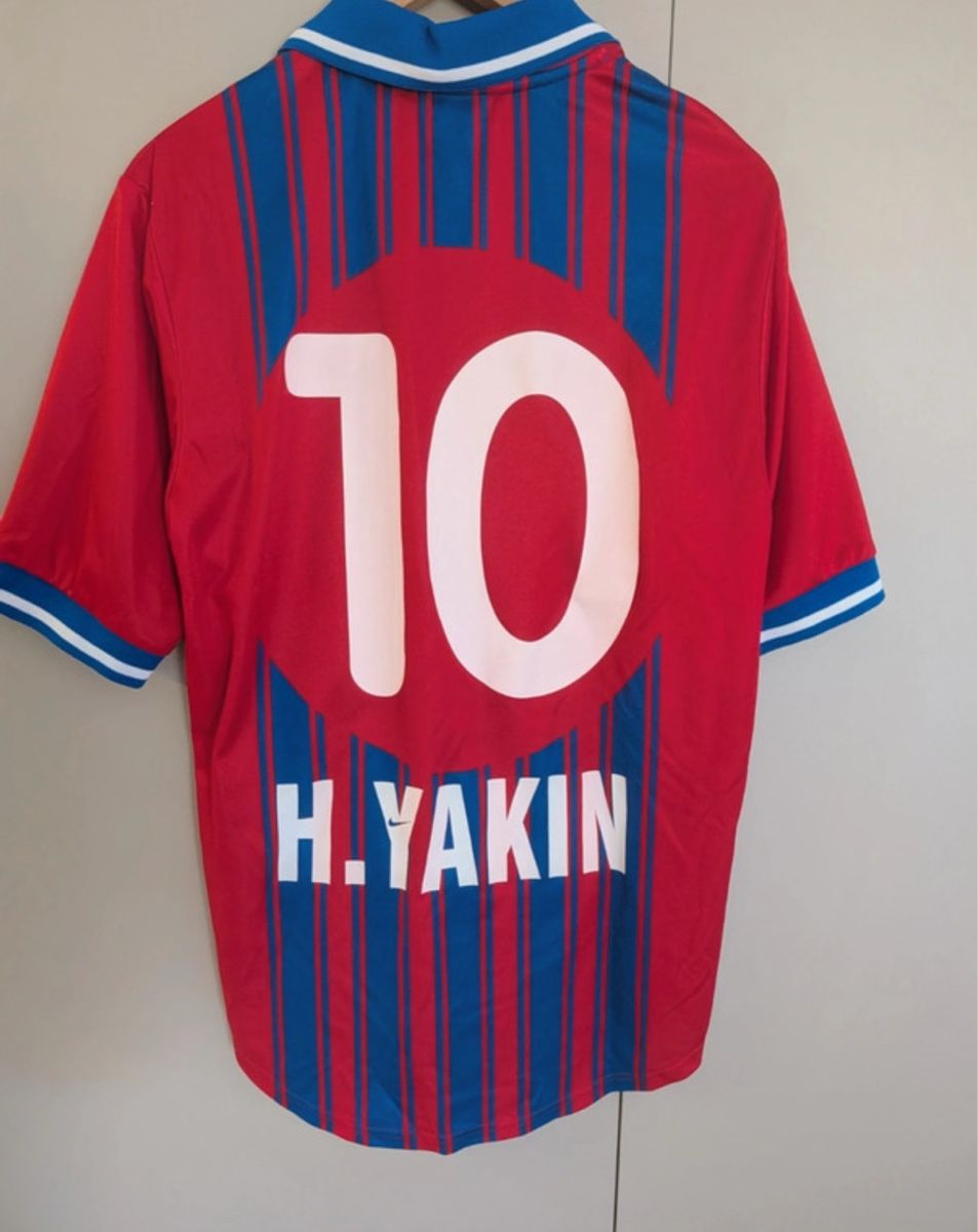 Leibchen & Hosen: FC BASEL 2001 Trikot Yakin  – Gebraucht aus grandvaux von SwissOnTracksHO 2