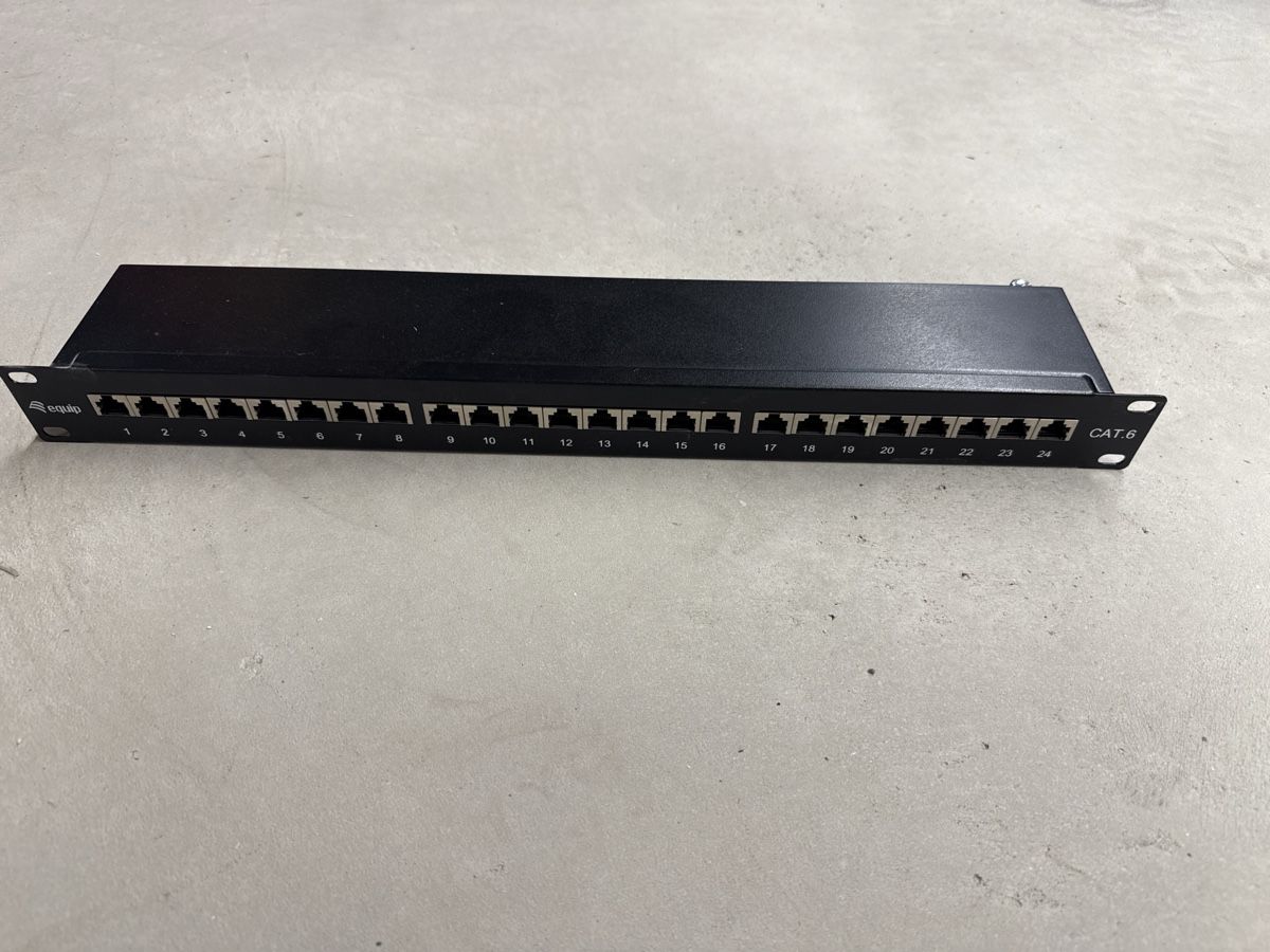 Racks & Ständer: Patchpanel – Gebraucht aus Breitenbach von Powercalmo