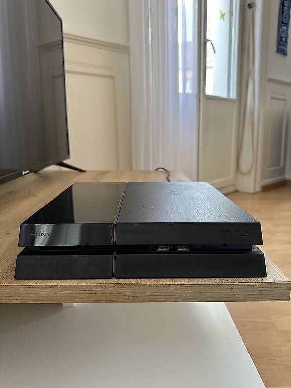 Sony Konsolen: PLAYSTATION 4 – Gebraucht aus Zürich von tit_l9lt