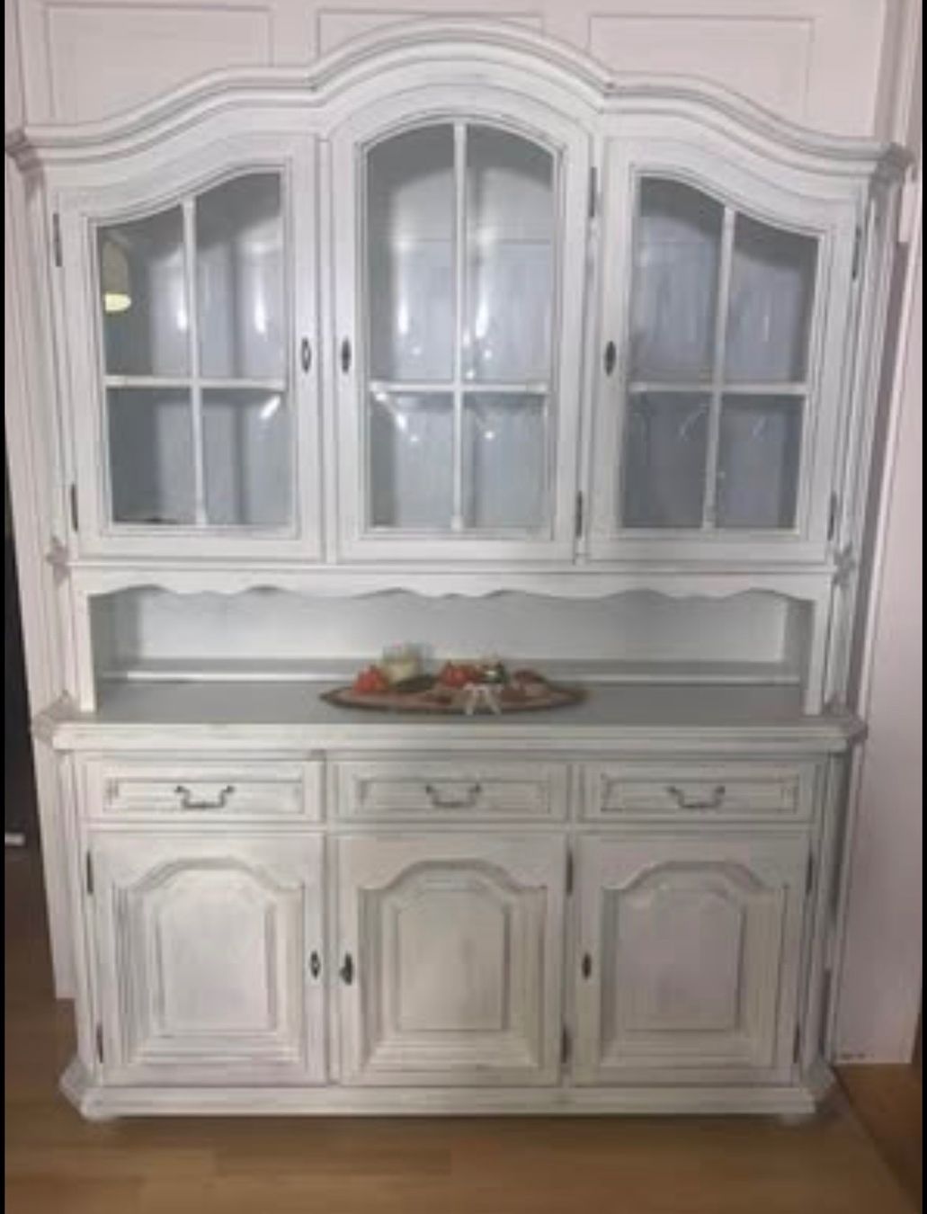 Credenze: Buffet massiven Holz/ vetrine  shabby chic – Usato da Bassersdorf venduto da and_28n2