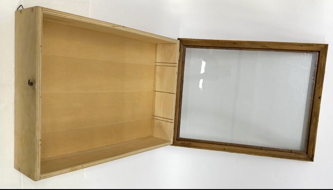 Vetrine: Vitrinenkasten mit Goldrahmen – Usato da Bern venduto da Croquant 2