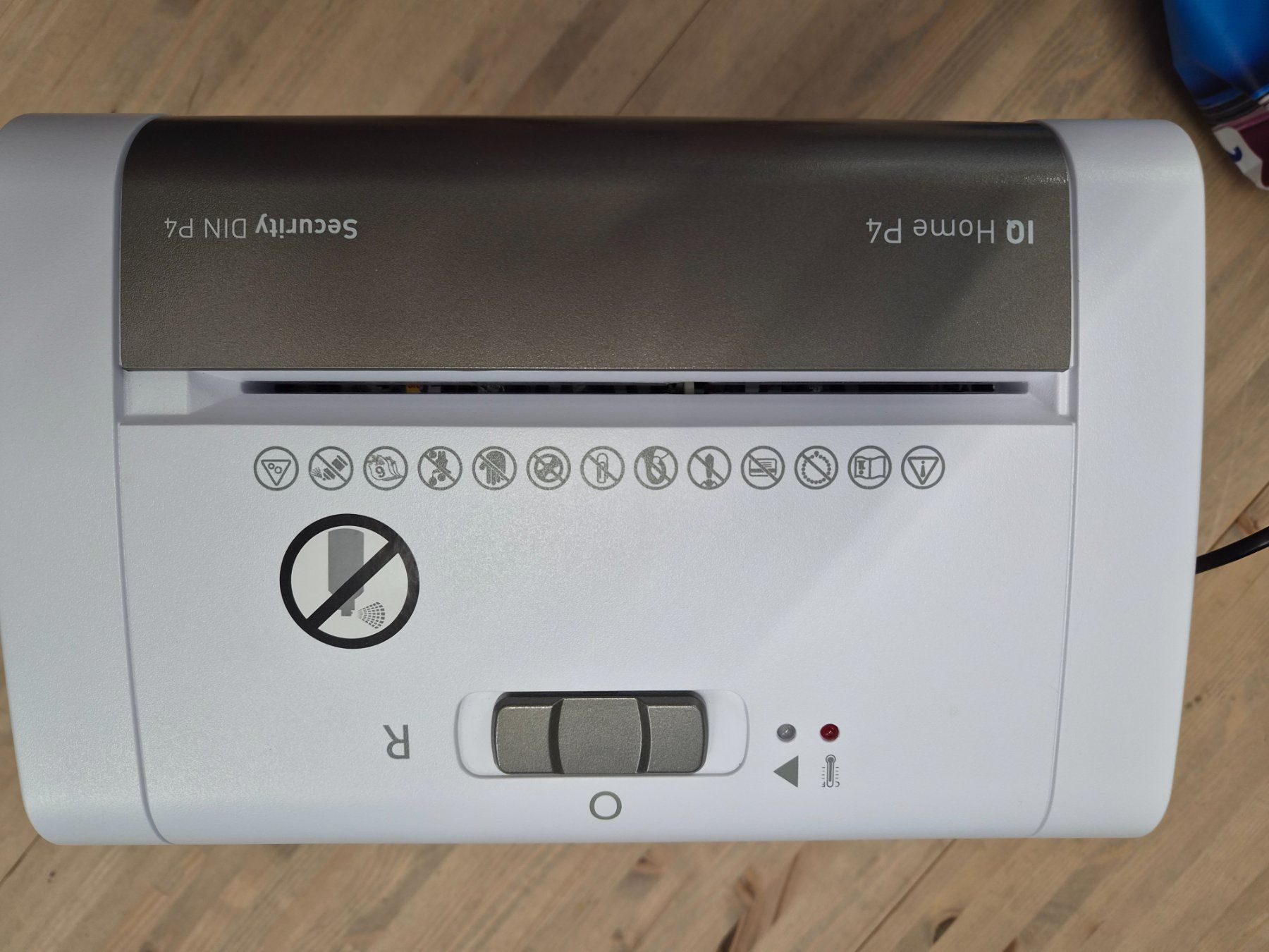 Destructeurs de documents: Destructeur de documents - LEITZ IQ Home P4 – Neuf (Voir description) à Lausanne par leroyaumedereven 2