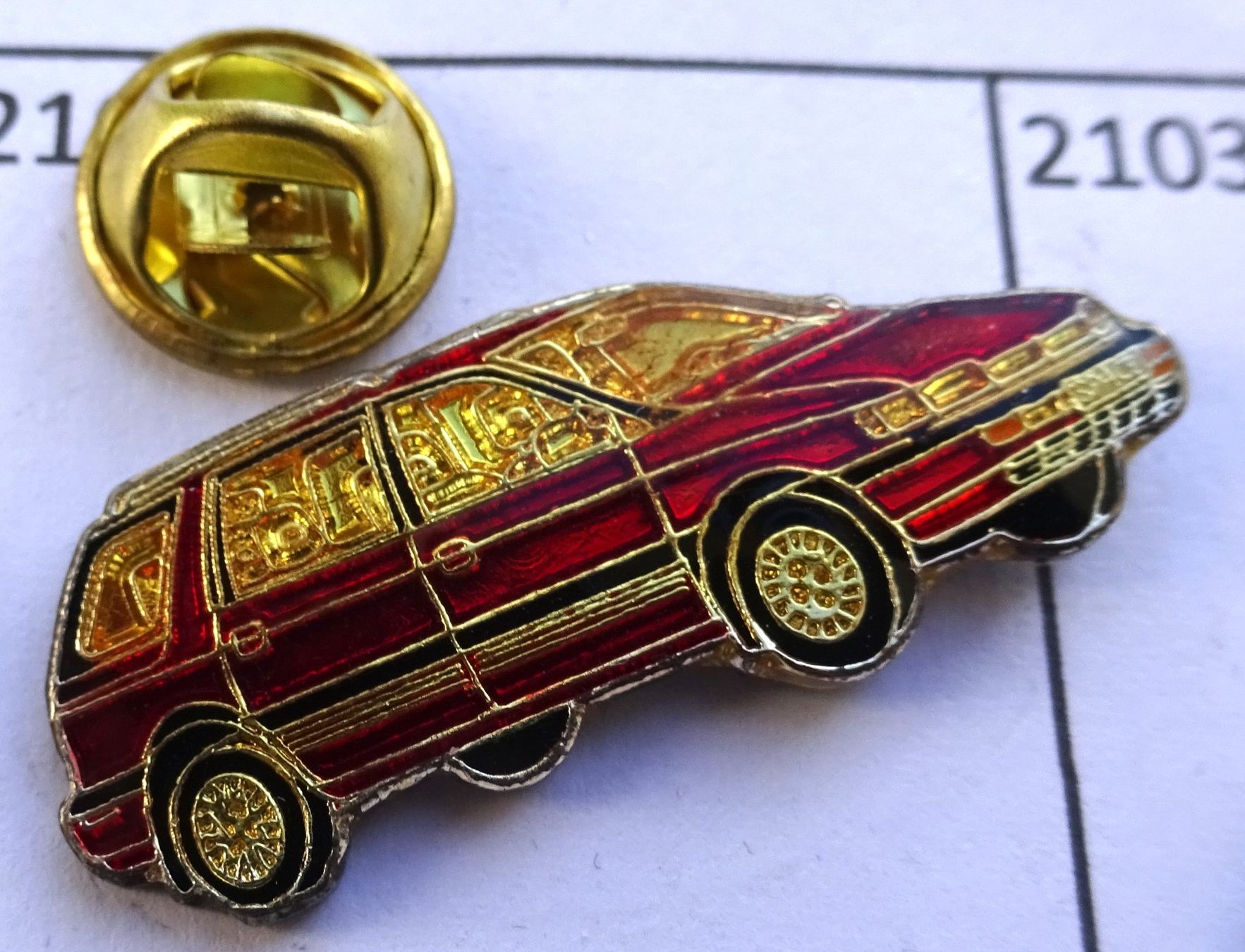 Placchette & Badge: Pin Auto rot gelbe Fenster – Usato da Utzenstorf venduto da BUtter81