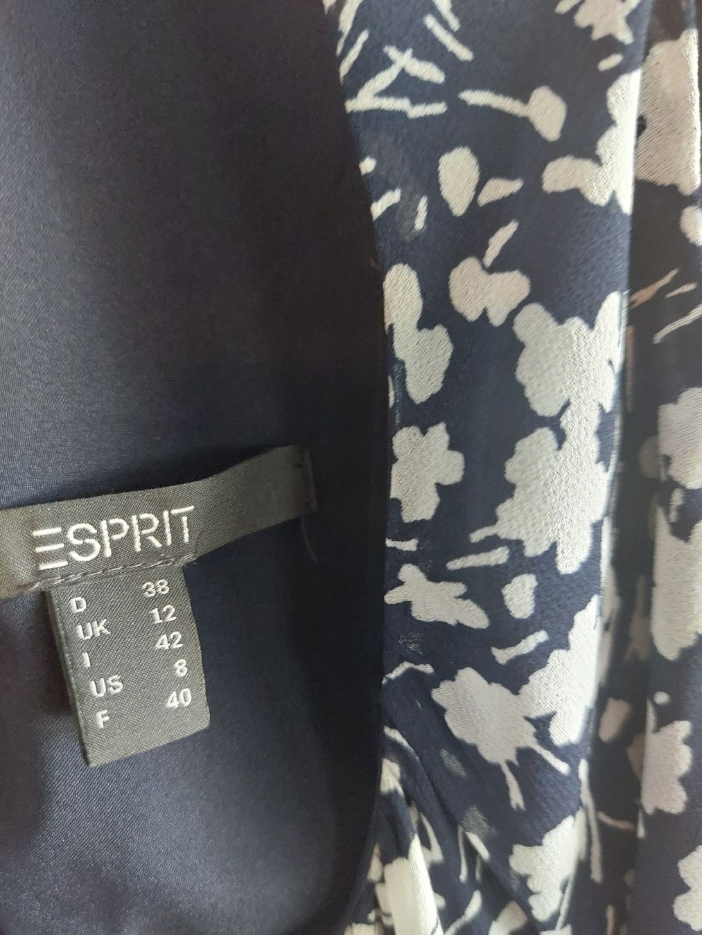 Esprit Kleider: Kleid Esprit Blumenmuster dunkelblau Grösse 40 – Gebraucht aus Fraubrunnen von magdalena27 1