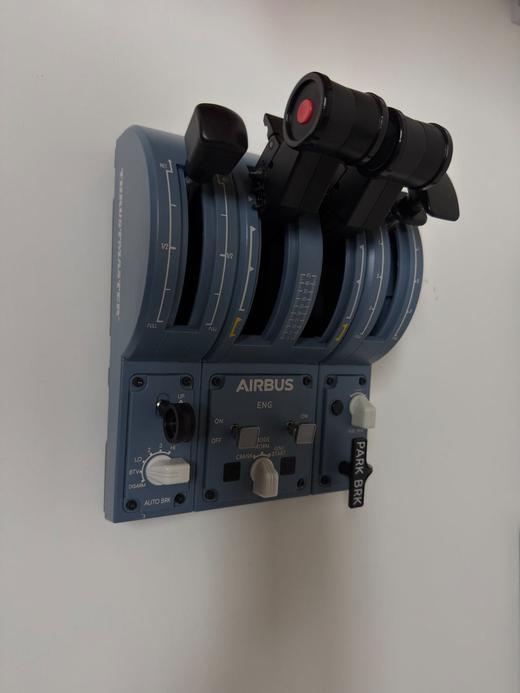 Thrustmaster Manettes: Thrustmaster TCA Quadrant Airbus + Add-On – D'occasion à Zürich par FlorinFuchs 1